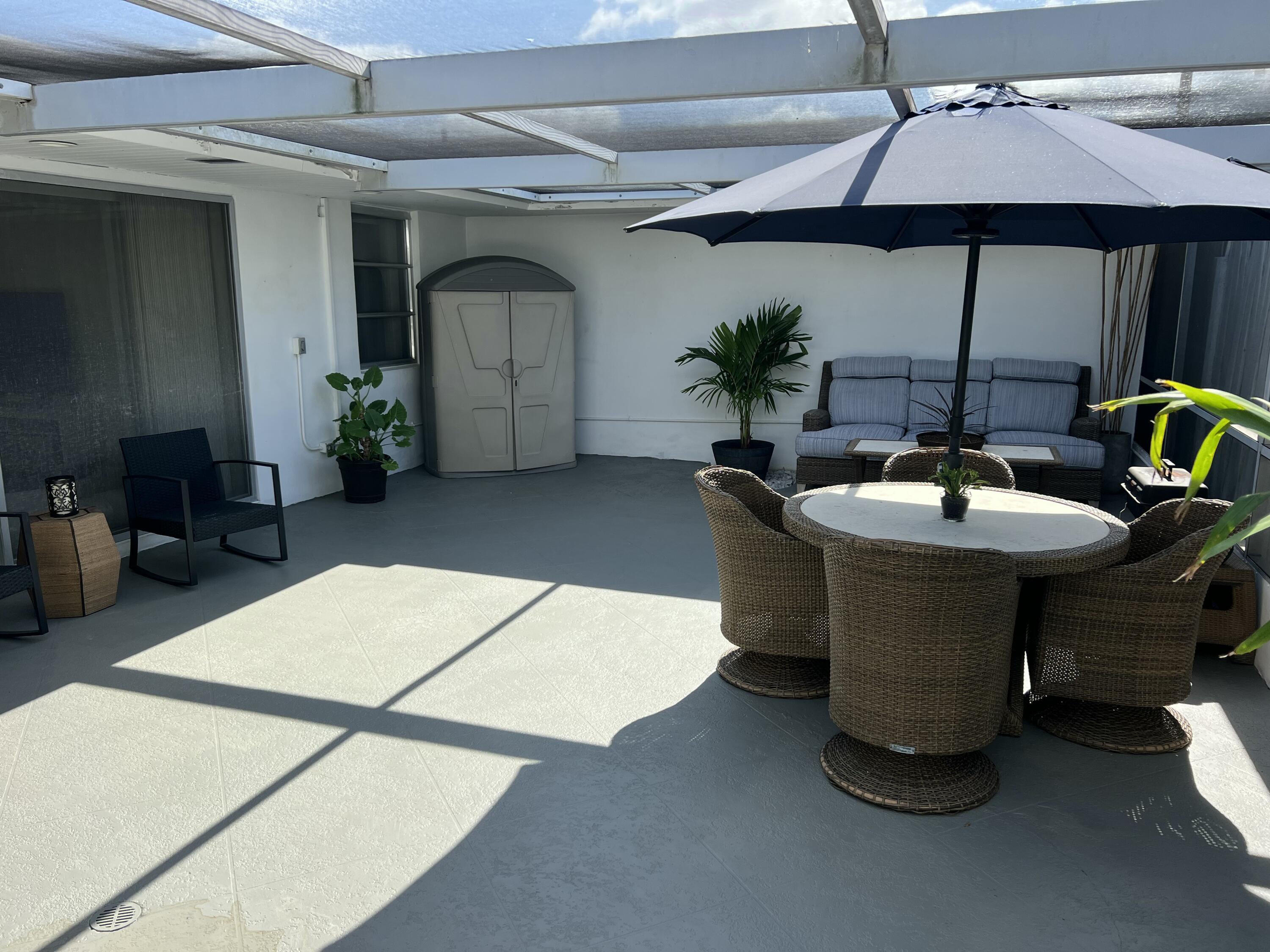 Property for Sale at 95 E East Court, Royal Palm Beach, Palm Beach County, Florida - Bedrooms: 2 
Bathrooms: 2  - $215,000