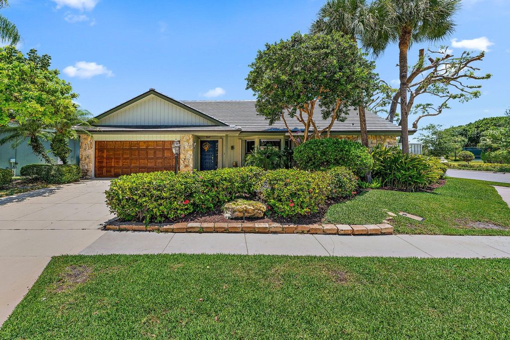 Photo of 12820 Calais Circle, Palm Beach Gardens, FL 33410 (MLS # RX-11067882)