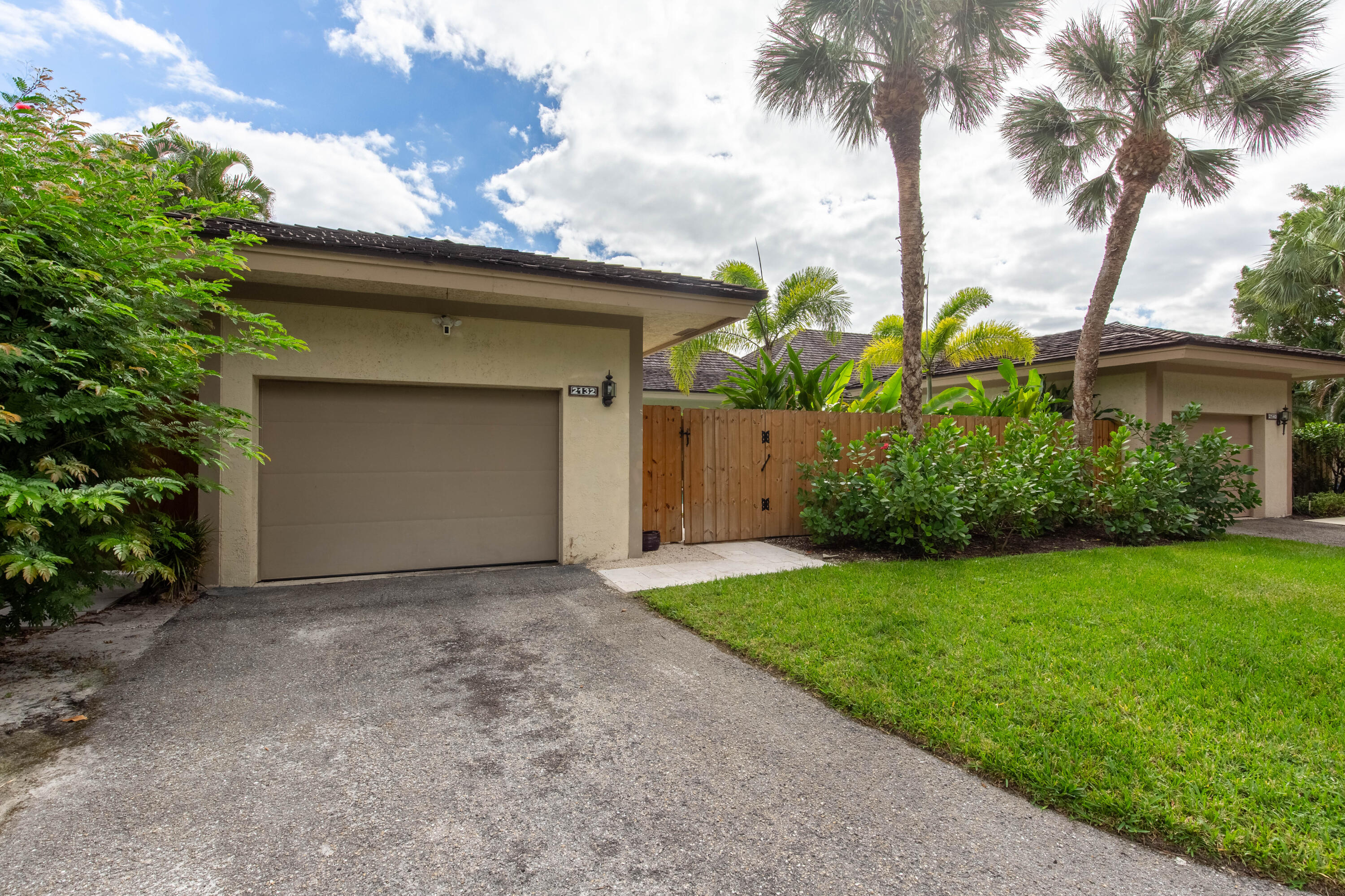 Property for Sale at 2132 Wightman Drive, Wellington, Palm Beach County, Florida - Bedrooms: 2 
Bathrooms: 2  - $1,350,000