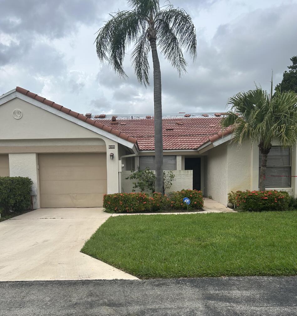 Property for Sale at 5955 Parkwalk Circle, Boynton Beach, Palm Beach County, Florida - Bedrooms: 2 
Bathrooms: 2  - $300,000