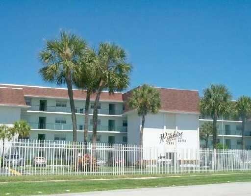 2936 Lake Shore Drive 203, Riviera Beach, Palm Beach County, Florida - 1 Bedrooms  
1 Bathrooms - 