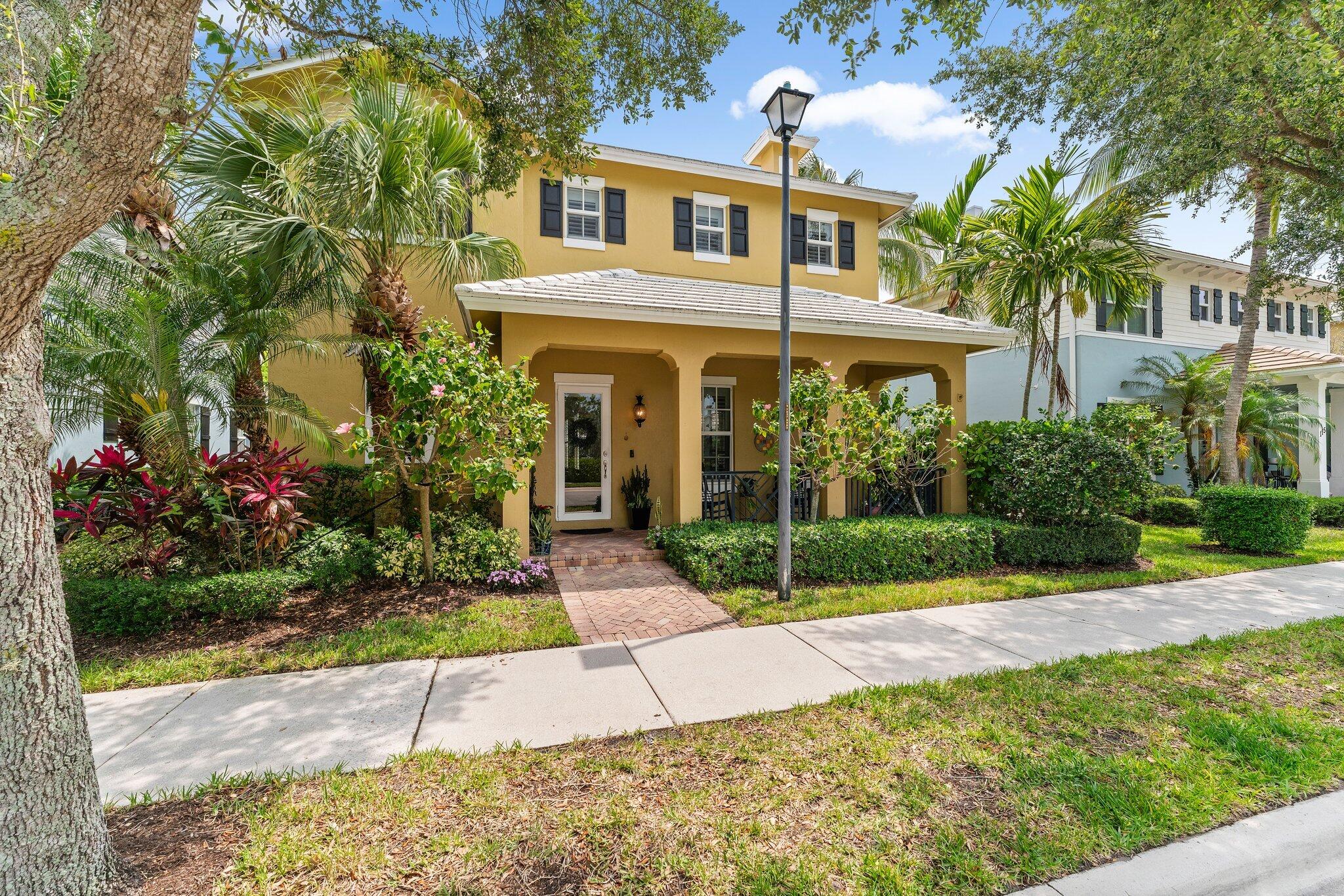 111 Leather Leaf Drive, Jupiter, Palm Beach County, Florida - 4 Bedrooms  
3.5 Bathrooms - 