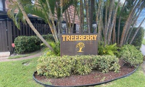 4231 Turnberry Circle 3, Lake Worth, Palm Beach County, Florida - 2 Bedrooms  
2.5 Bathrooms - 