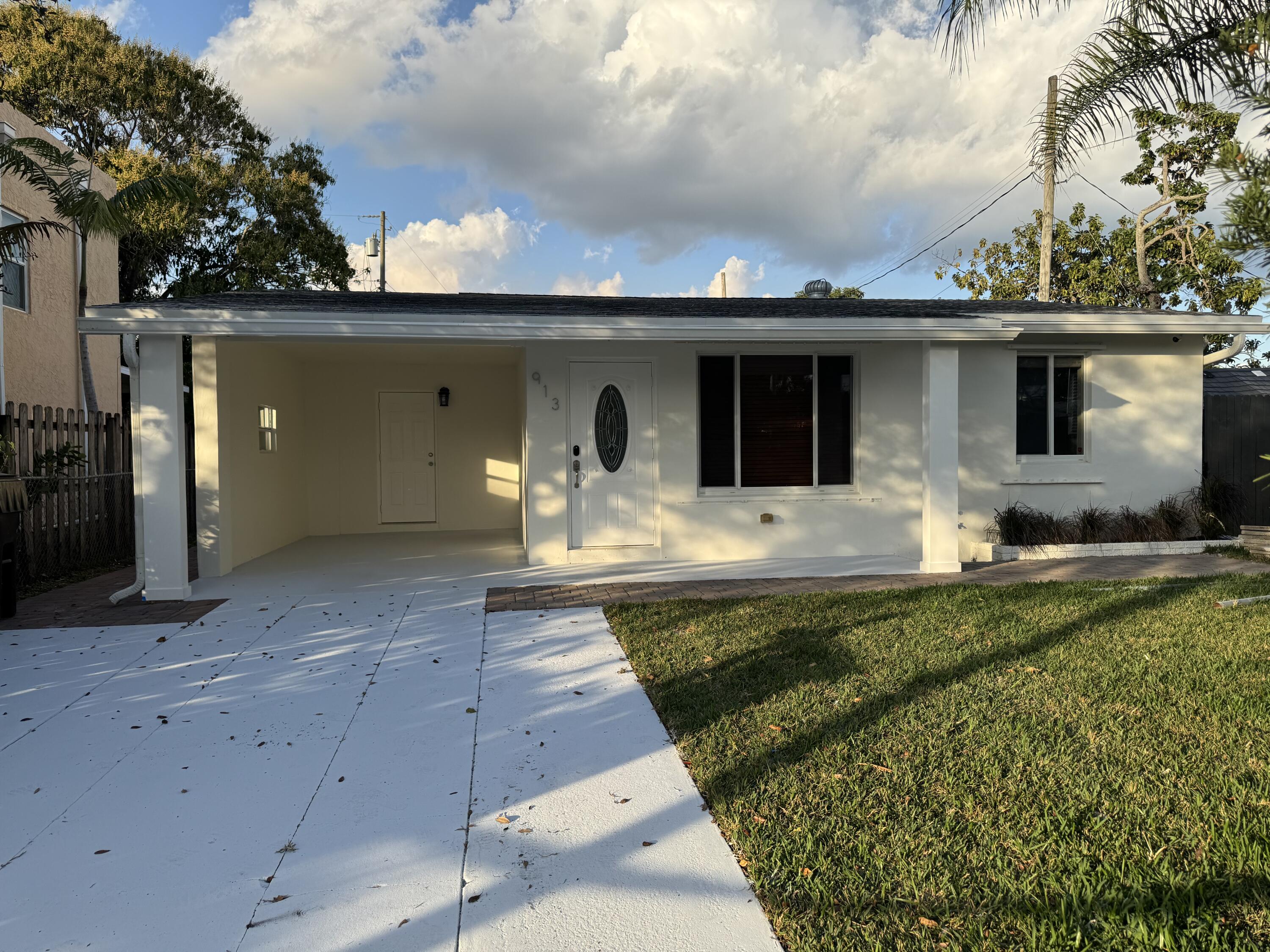 913 Avon Road, West Palm Beach, Palm Beach County, Florida - 3 Bedrooms  
1 Bathrooms - 