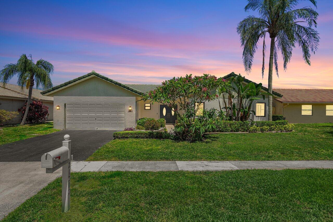 21212 Escondido Way, Boca Raton, Palm Beach County, Florida - 3 Bedrooms  
2.5 Bathrooms - 