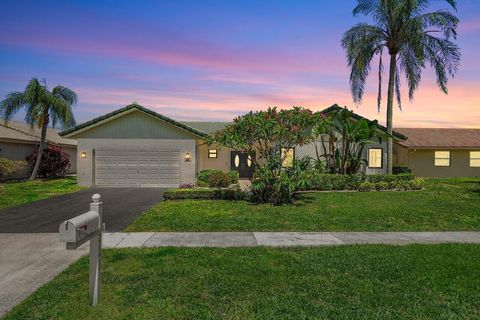 Photo of 21212 Escondido Way, Boca Raton, FL 33433 (MLS # RX-11092183)