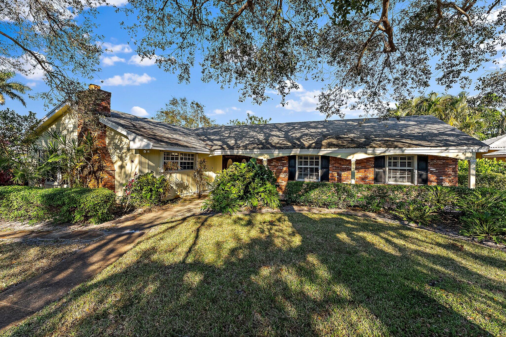 222 Fairway, Tequesta, Palm Beach County, Florida - 3 Bedrooms  
2 Bathrooms - 