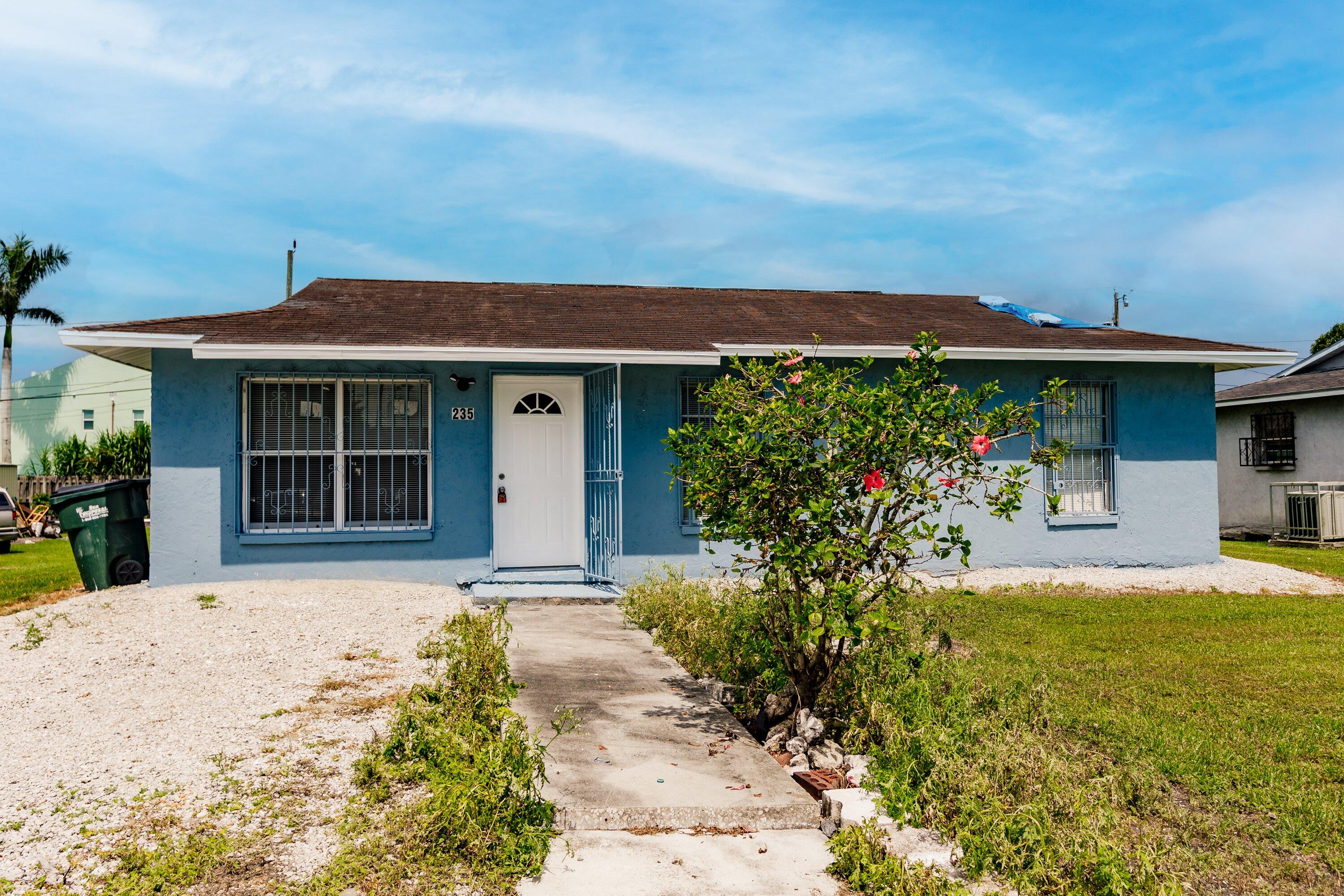 235 Sw 9th Avenue, South Bay, Palm Beach County, Florida - 3 Bedrooms  
1 Bathrooms - 