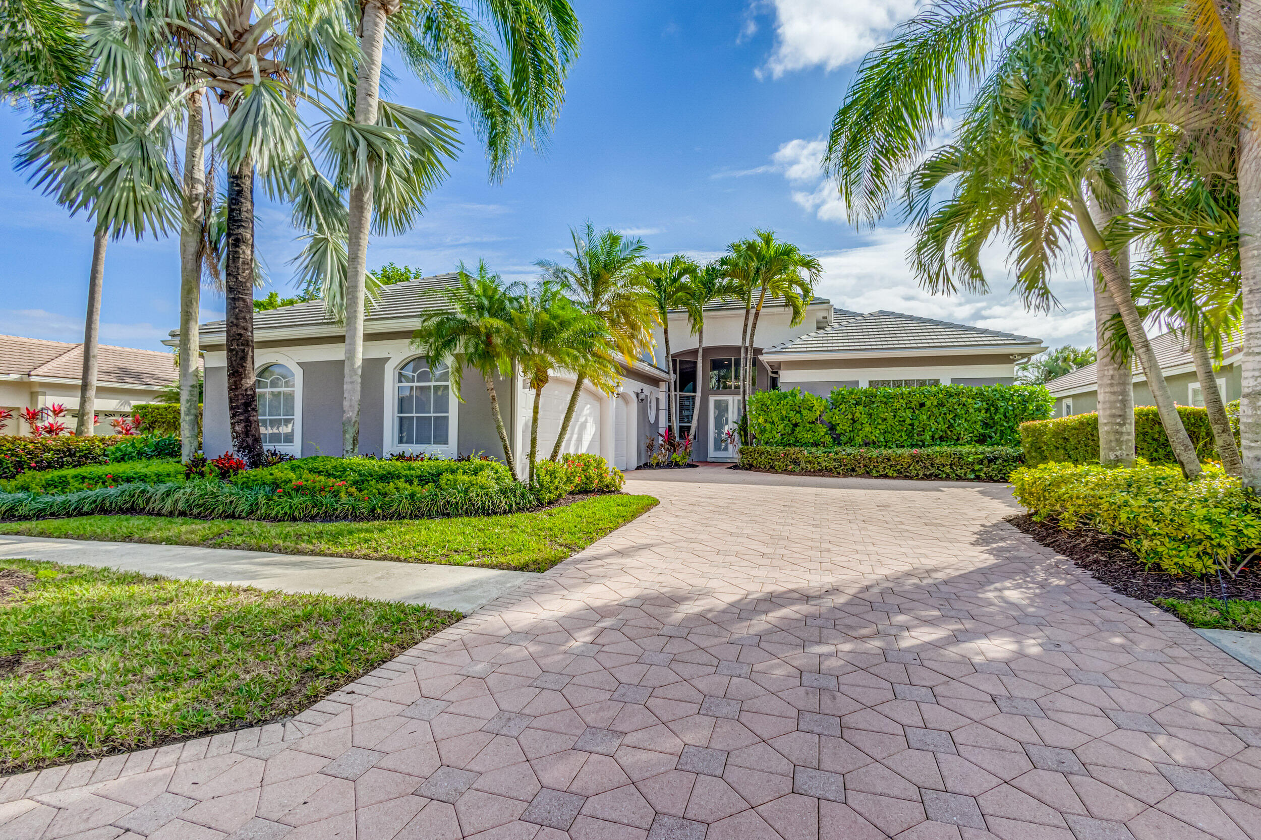 8814 Lakes Boulevard, West Palm Beach, Palm Beach County, Florida - 3 Bedrooms  
4 Bathrooms - 