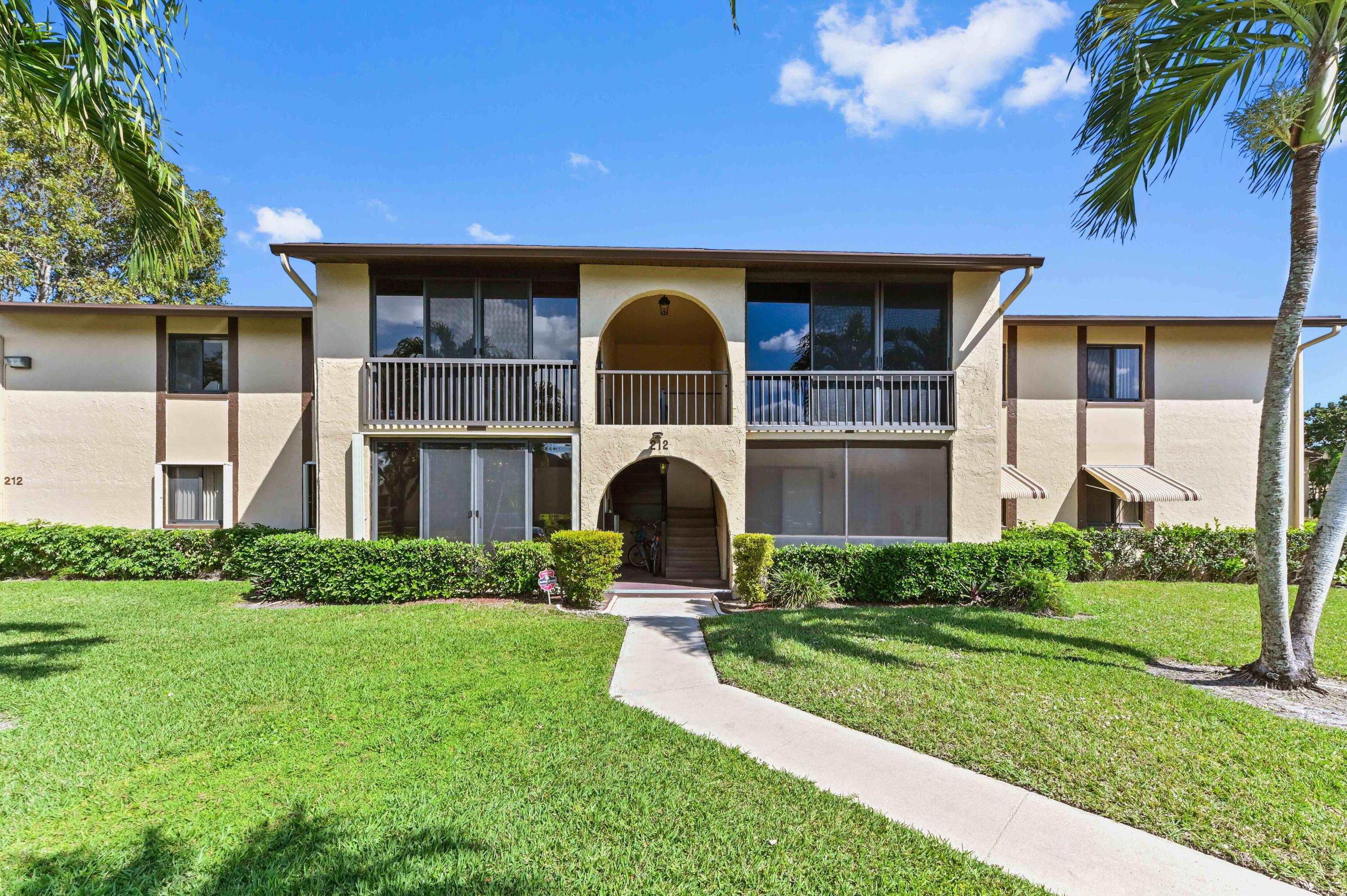 212 Pine Hov Circle A-1, Greenacres, Palm Beach County, Florida - 2 Bedrooms  
2 Bathrooms - 
