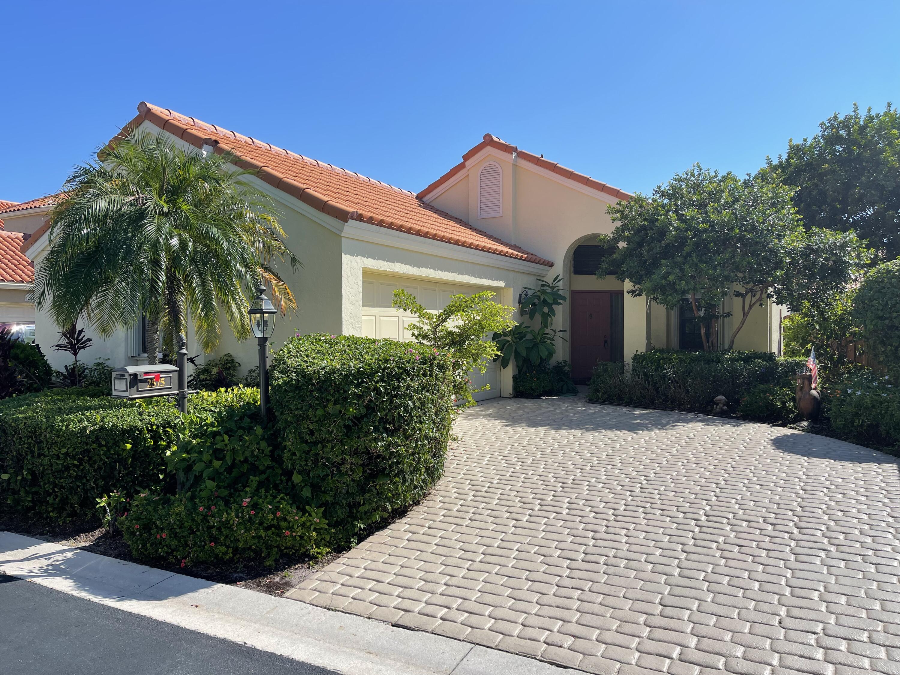 2575 La Cristal Circle, Palm Beach Gardens, Palm Beach County, Florida - 3 Bedrooms  
2 Bathrooms - 