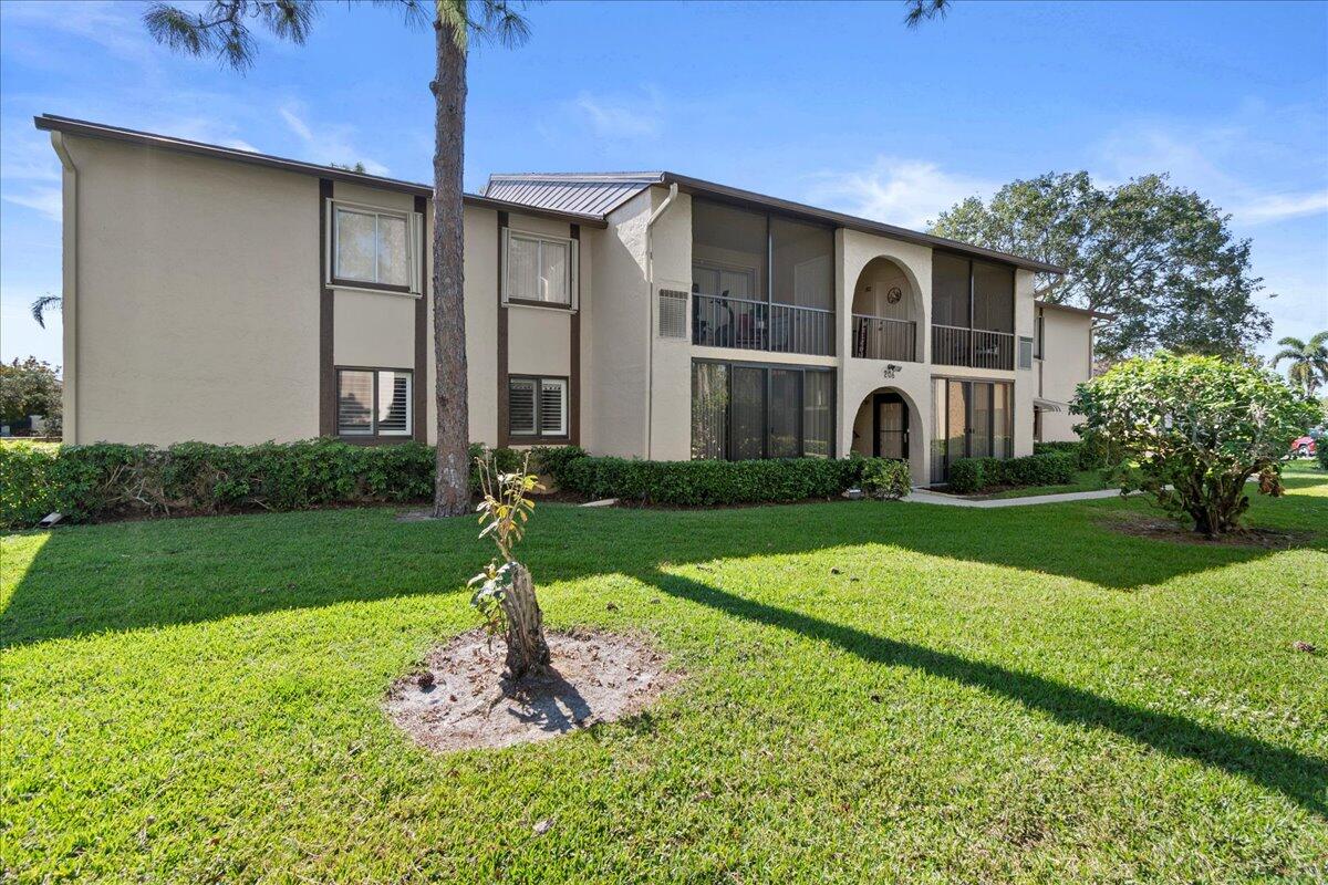 206 Pine Hov Circle C-1, Greenacres, Palm Beach County, Florida - 2 Bedrooms  
2 Bathrooms - 