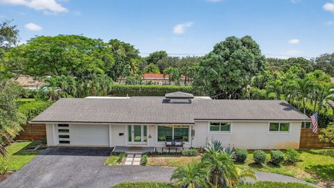 Photo of 382 S Fig Tree Lane, Plantation, FL 33317 (MLS # RX-11126945)