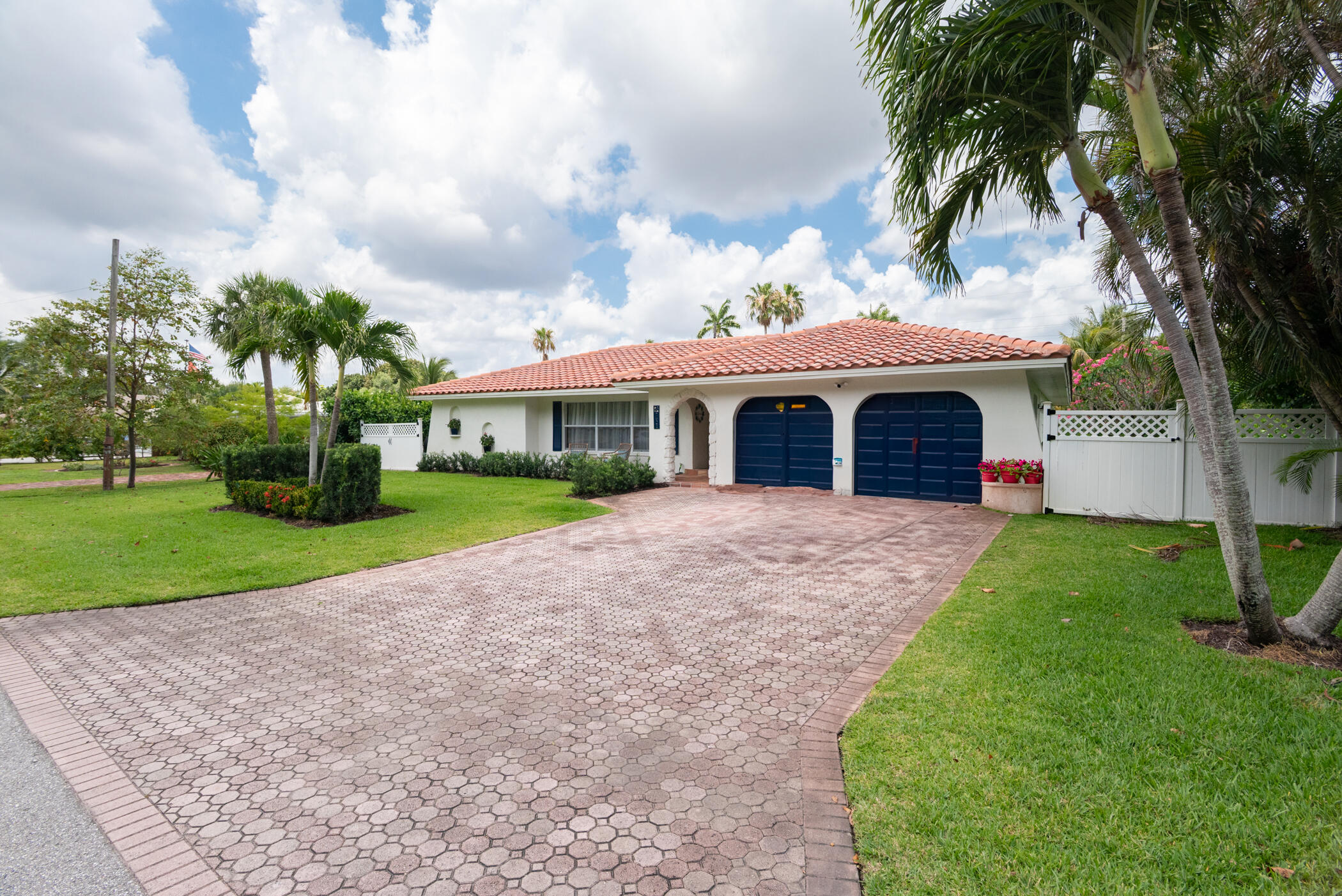 7621 W Lake Drive, Lake Clarke Shores, Palm Beach County, Florida - 4 Bedrooms  
2 Bathrooms - 