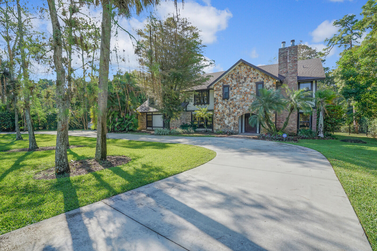 Property for Sale at 12344 Quercus Lane, Wellington, Palm Beach County, Florida - Bedrooms: 5 
Bathrooms: 2.5  - $999,000