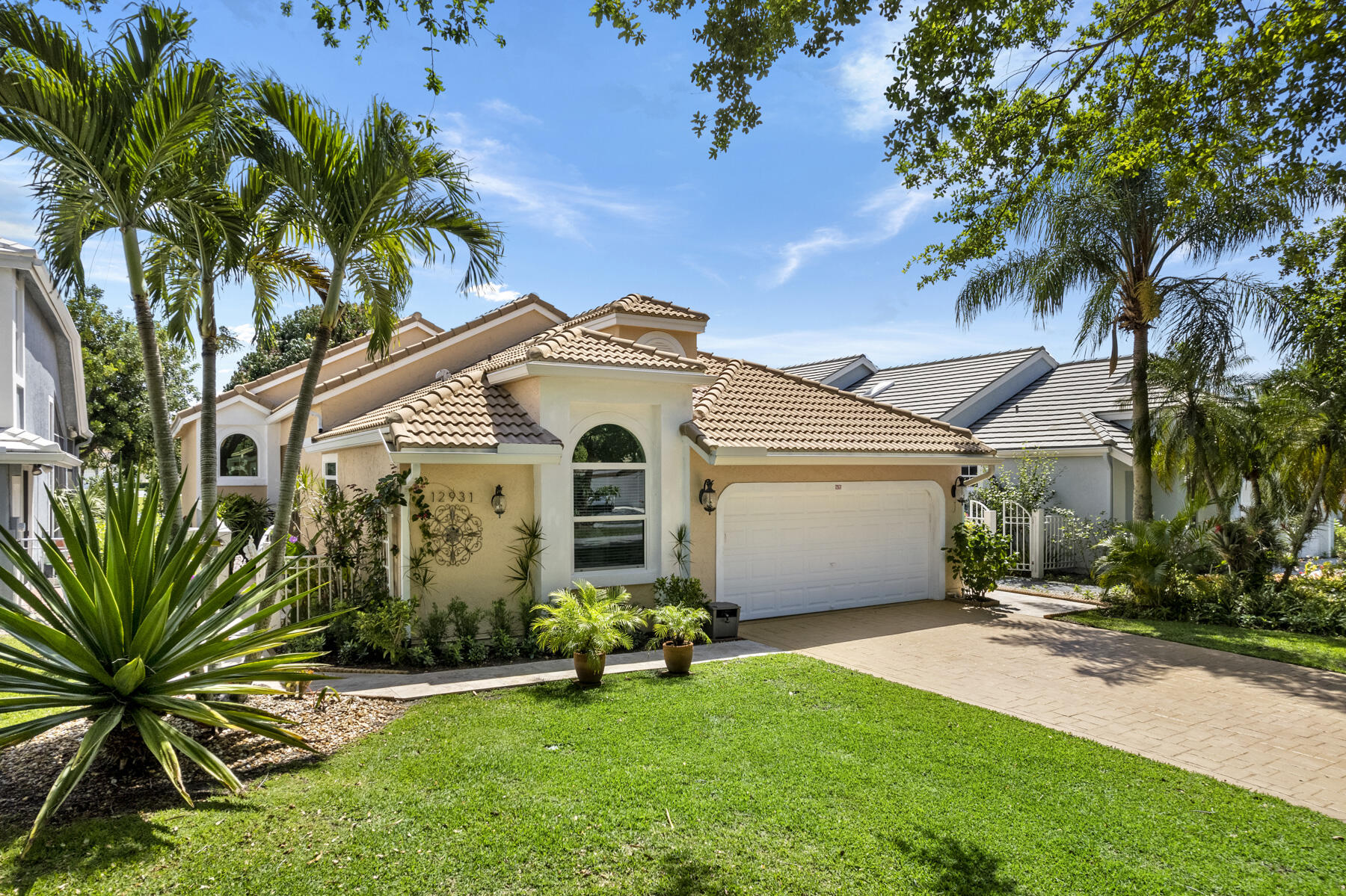 Property for Sale at 12931 Oak Knoll Drive, Palm Beach Gardens, Palm Beach County, Florida - Bedrooms: 3 
Bathrooms: 3  - $895,000