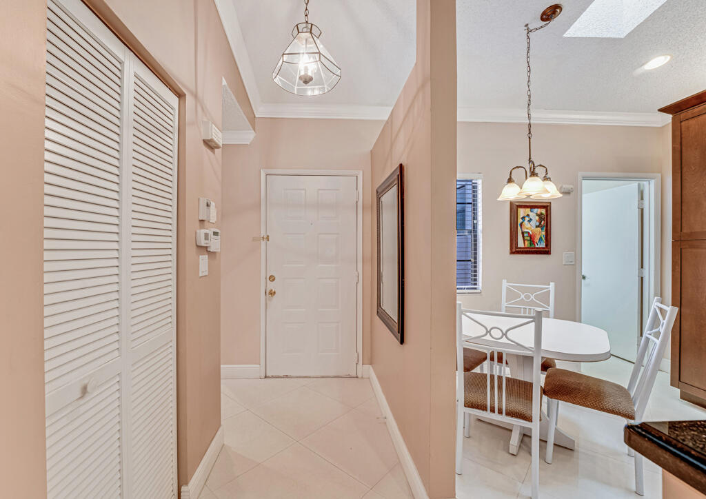 Property for Sale at 6069 Sunny Pointe Circle, Delray Beach, Palm Beach County, Florida - Bedrooms: 2 
Bathrooms: 2  - $445,000