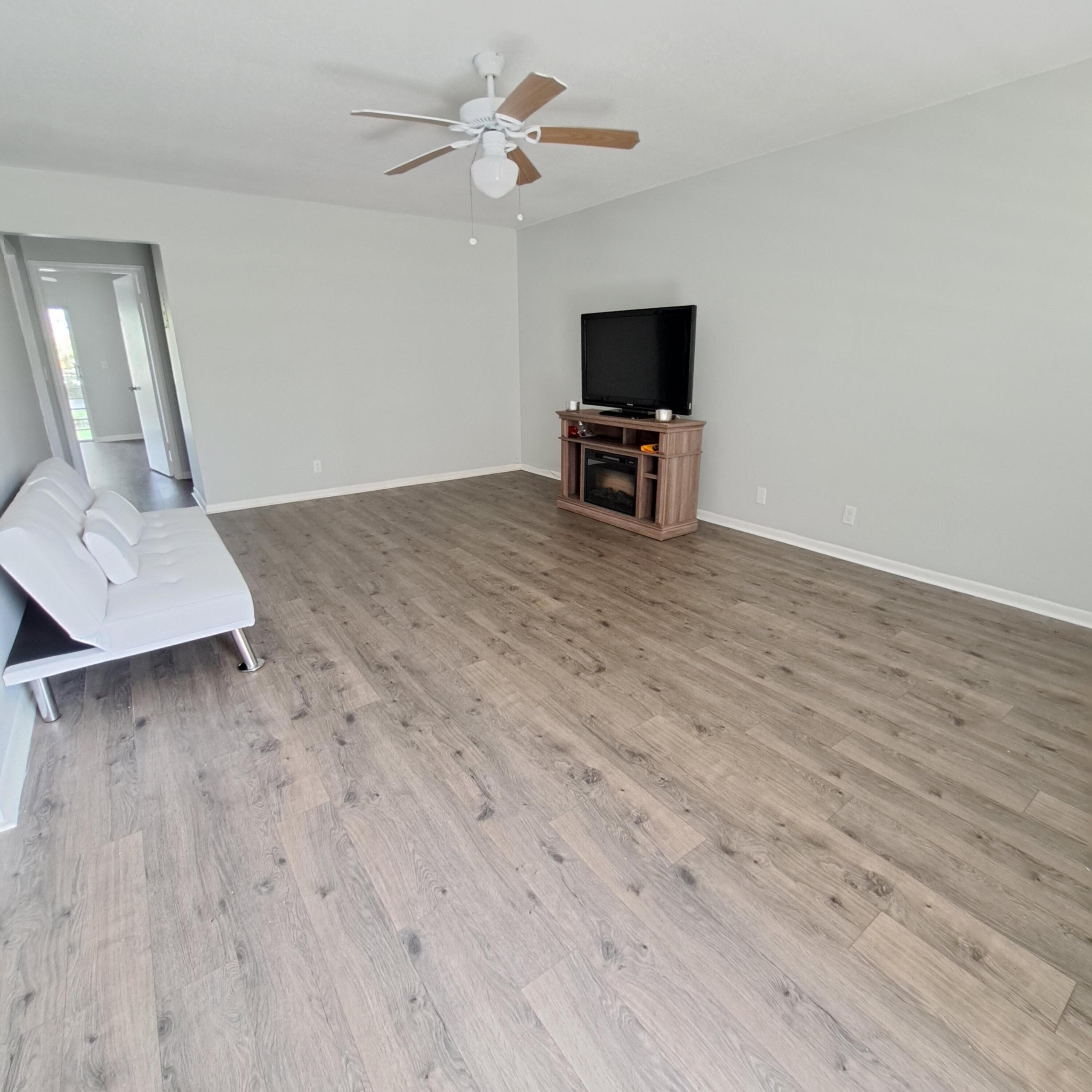 42 Norwich B, West Palm Beach, Palm Beach County, Florida - 2 Bedrooms  
1 Bathrooms - 