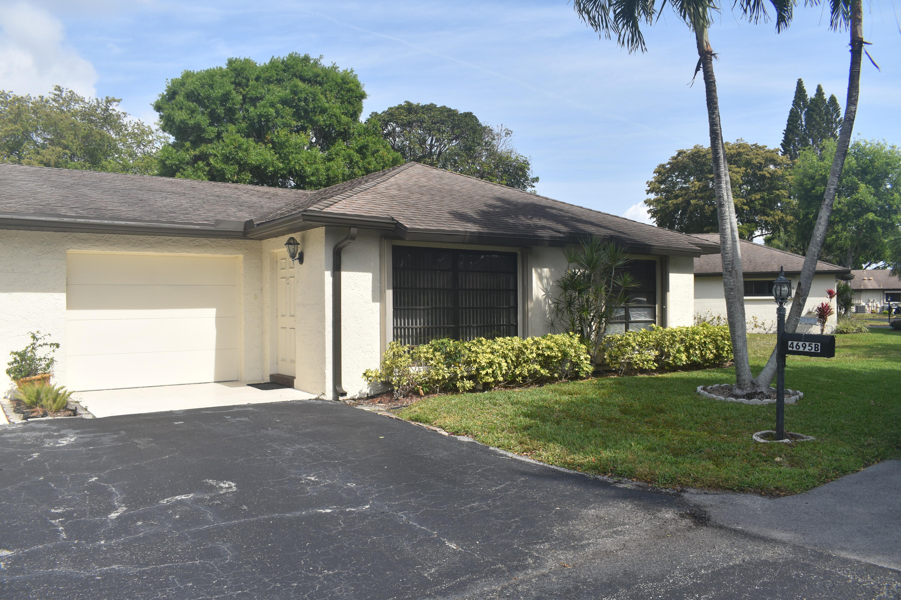 Property for Sale at 4695 Robinwood Place B, Boynton Beach, Palm Beach County, Florida - Bedrooms: 2 
Bathrooms: 2  - $249,900