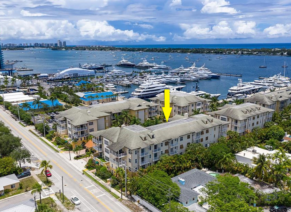 3940 N Flagler Drive 402, West Palm Beach, Palm Beach County, Florida - 2 Bedrooms  
2.5 Bathrooms - 