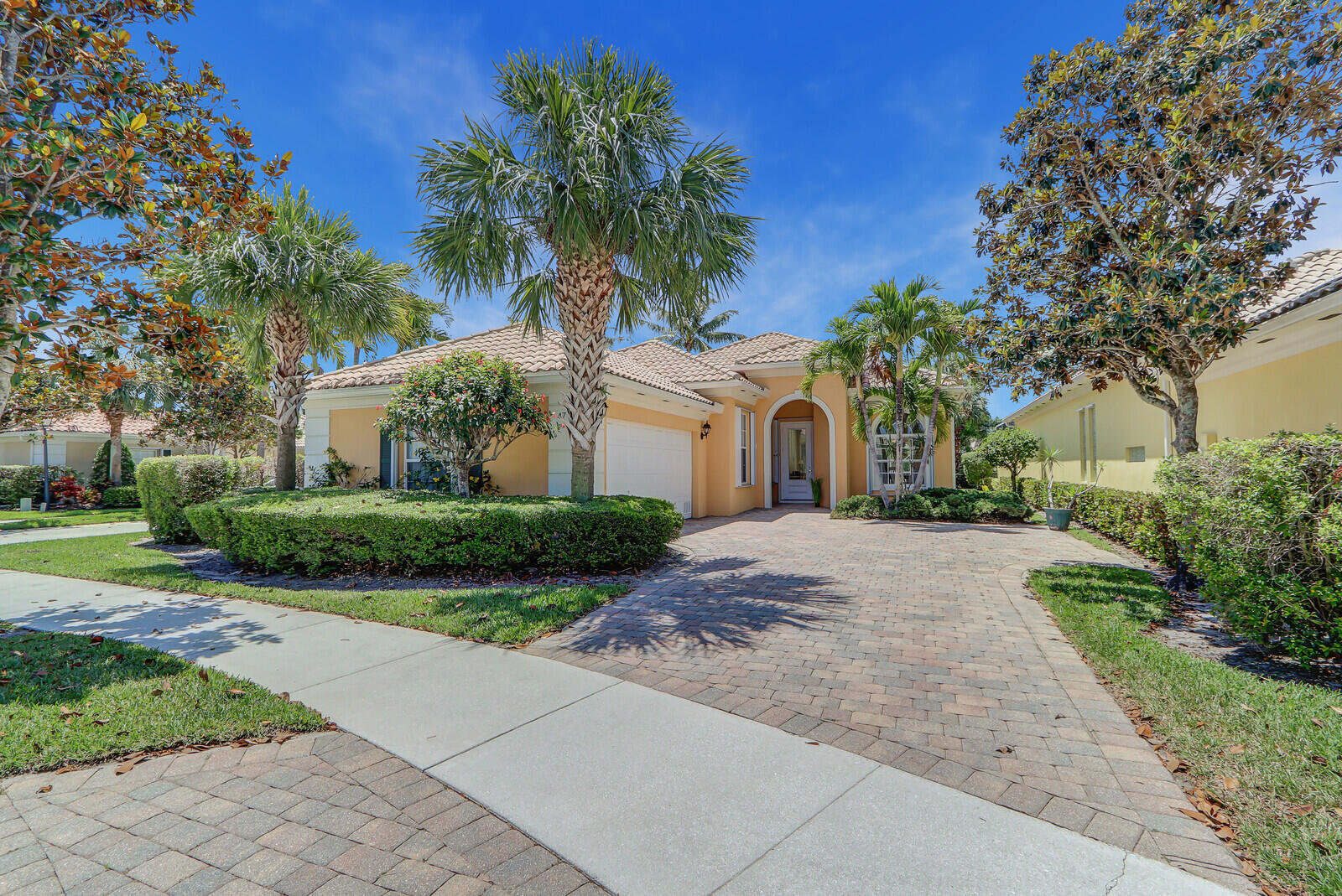 Property for Sale at 4714 Dovehill Drive, Palm Beach Gardens, Palm Beach County, Florida - Bedrooms: 3 
Bathrooms: 3  - $799,000