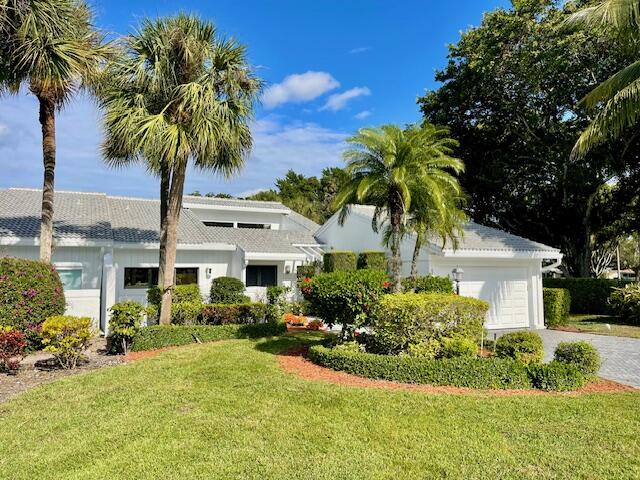 1 Cambridge Drive, Boynton Beach, Palm Beach County, Florida - 3 Bedrooms  
2 Bathrooms - 