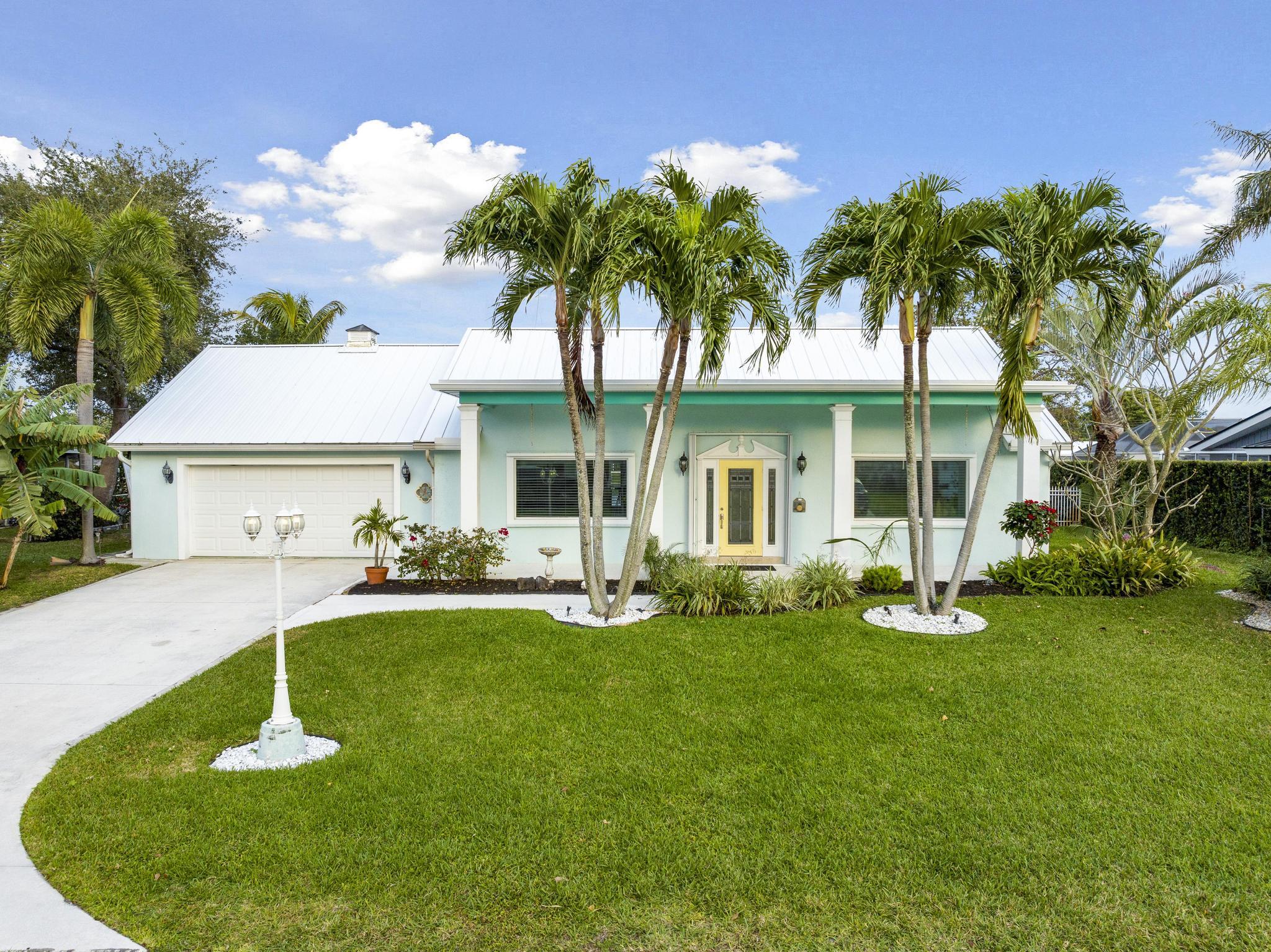 8340 W Lake Drive, Lake Clarke Shores, Palm Beach County, Florida - 3 Bedrooms  
2.5 Bathrooms - 
