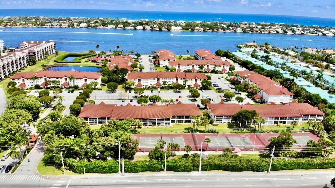Photo 1 of 102 Half Moon Circle F2, Hypoluxo, Florida, $399,000, Web #: 11068064