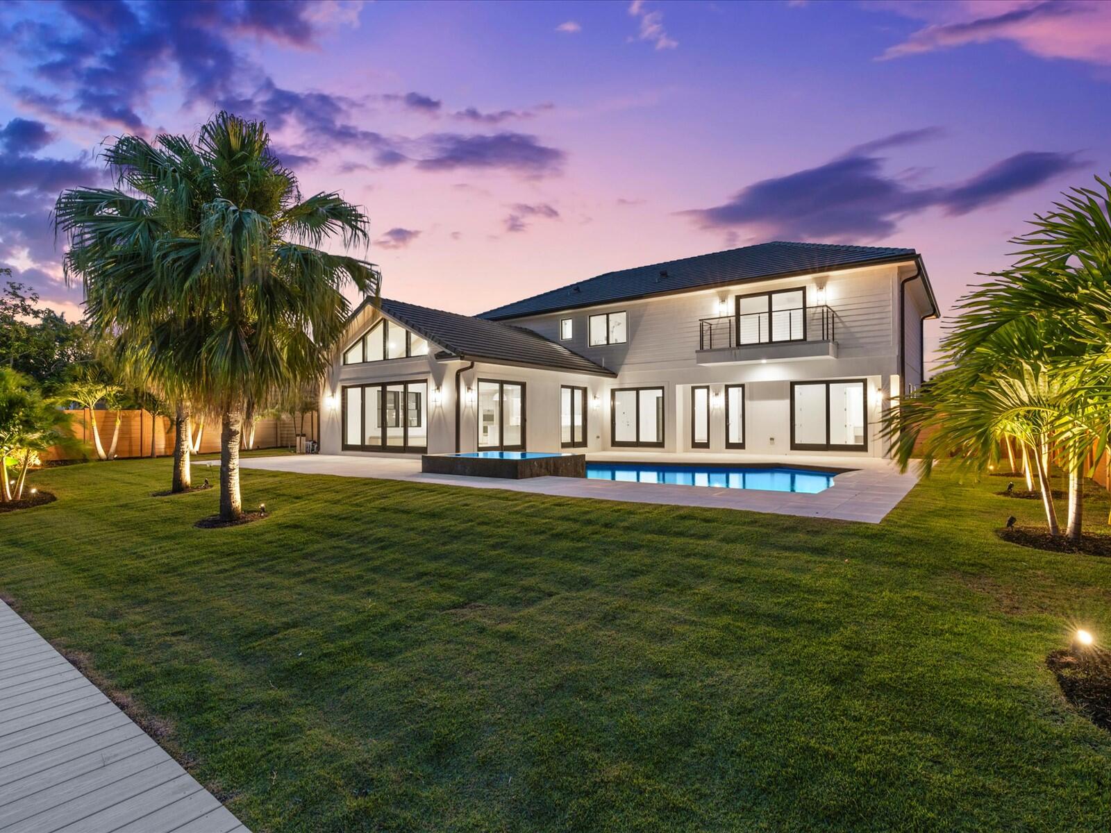 8 Leeward Circle, Tequesta, Palm Beach County, Florida - 5 Bedrooms  
6 Bathrooms - 