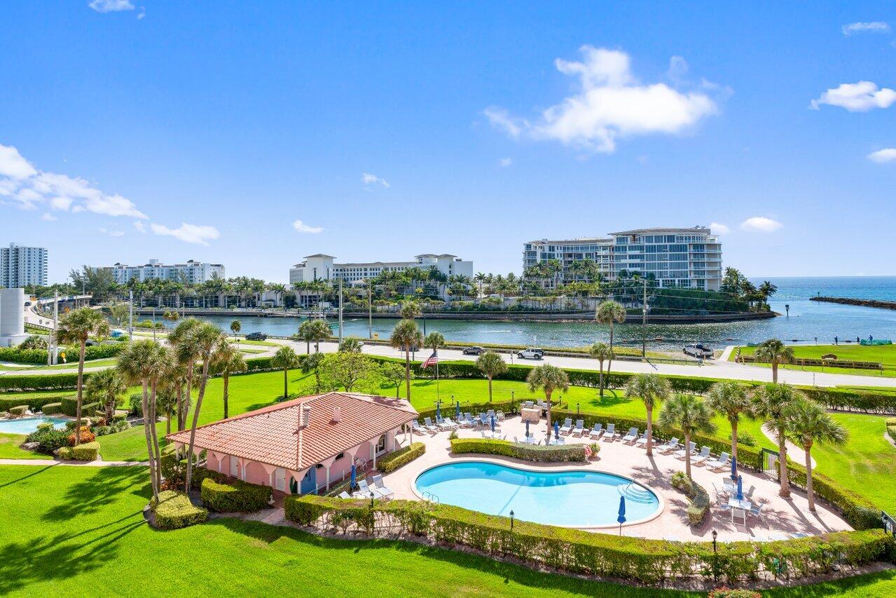 1040 Banyan Road 501C, Boca Raton, Palm Beach County, Florida - 3 Bedrooms  
2.5 Bathrooms - 