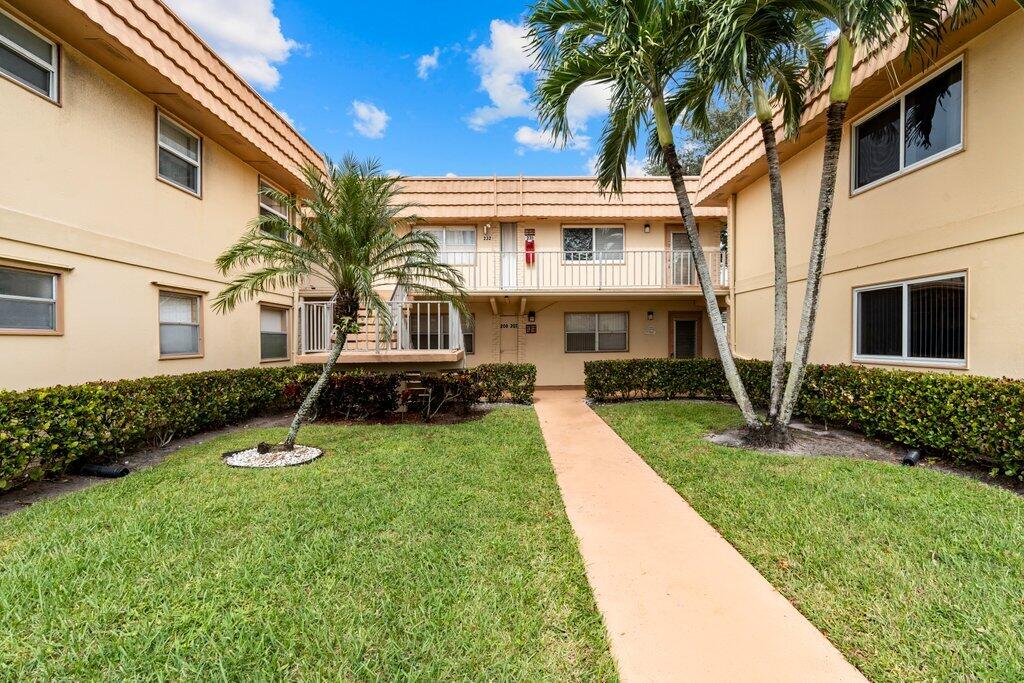 207 Saxony 207, Delray Beach, Palm Beach County, Florida - 1 Bedrooms  
1.5 Bathrooms - 