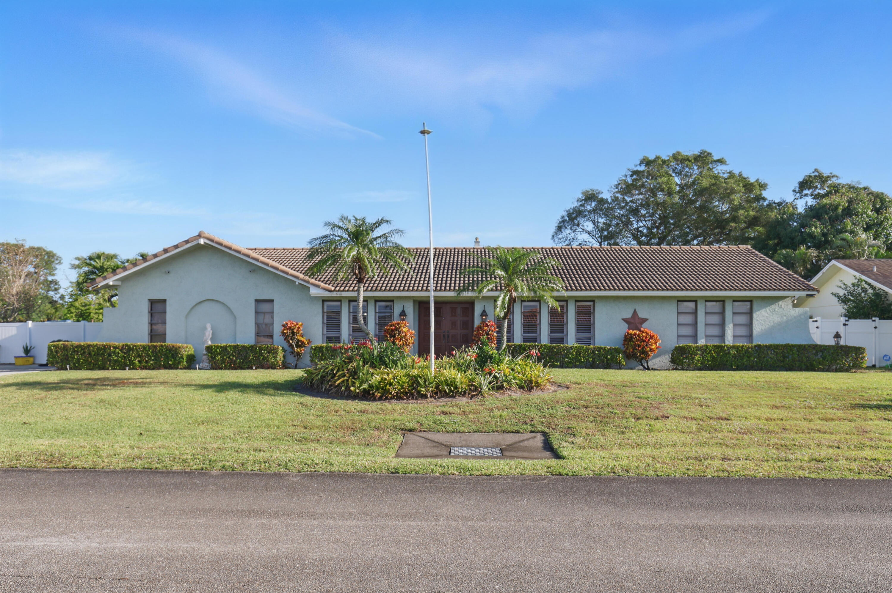 Property for Sale at 4125 Ilex Circle, Palm Beach Gardens, Palm Beach County, Florida - Bedrooms: 4 
Bathrooms: 2  - $829,000