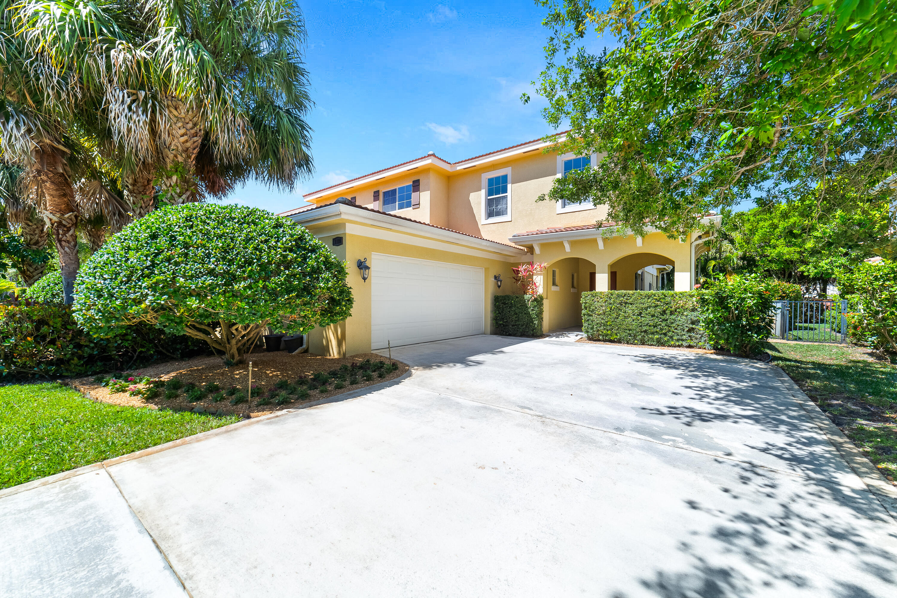 Property for Sale at 119 White Wing Lane, Jupiter, Palm Beach County, Florida - Bedrooms: 3 
Bathrooms: 2.5  - $685,000