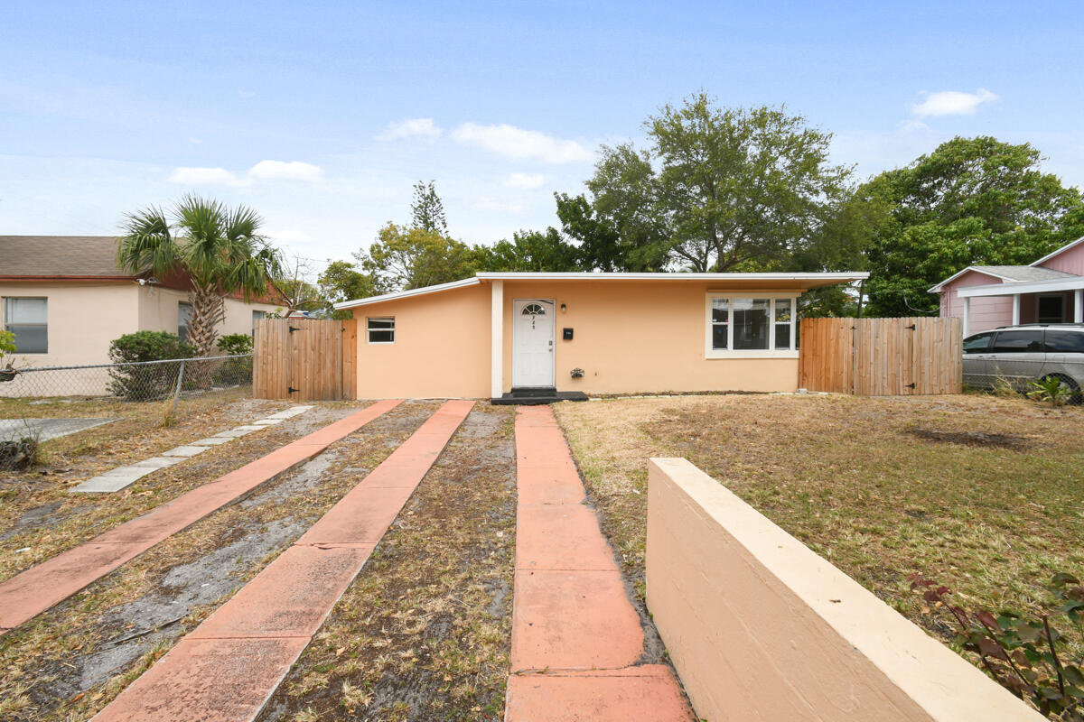 Property for Sale at 725 40th Street, West Palm Beach, Palm Beach County, Florida - Bedrooms: 2 
Bathrooms: 1  - $339,900