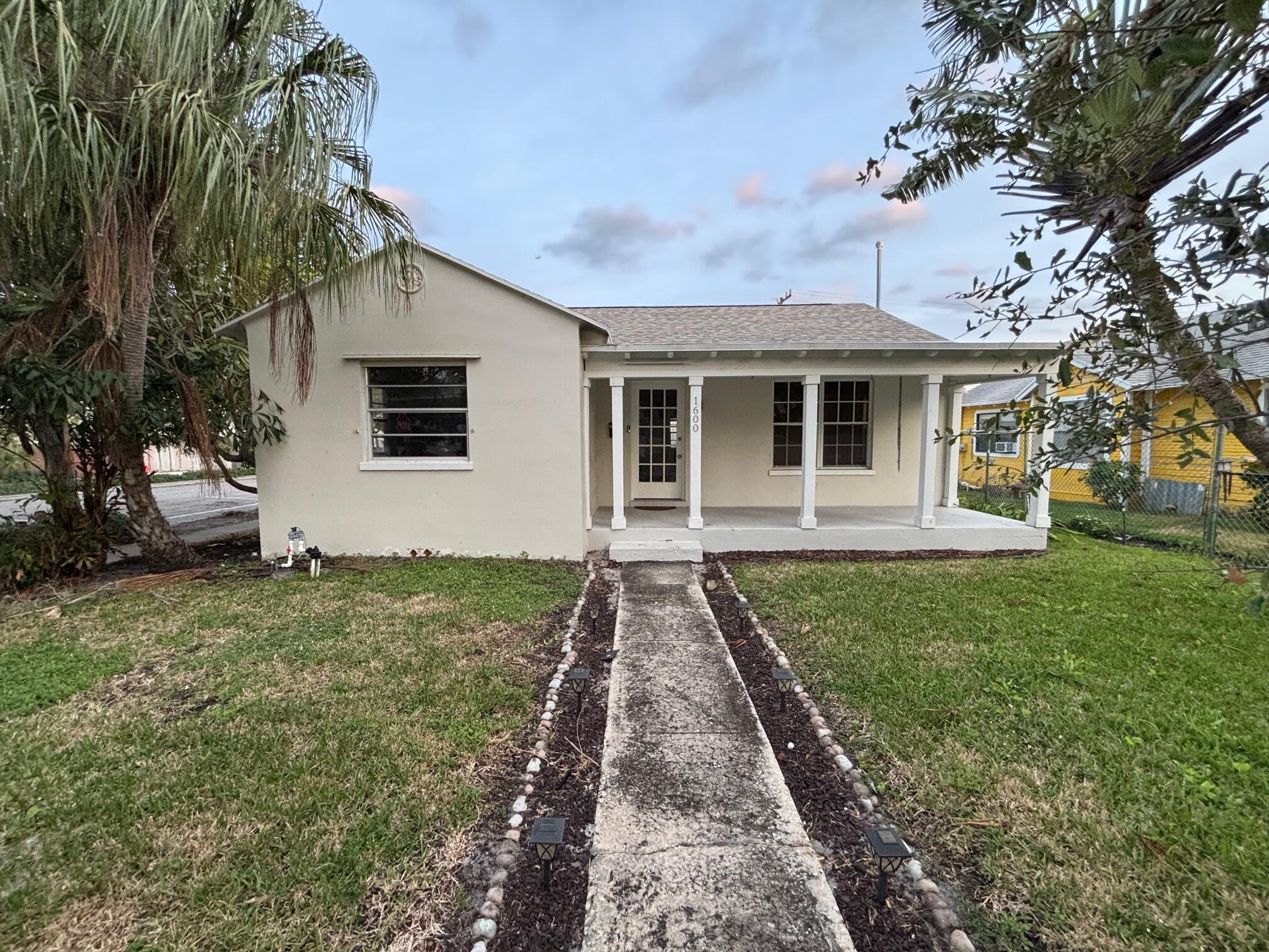 1600 Florida Avenue, West Palm Beach, Palm Beach County, Florida - 4 Bedrooms  
2.5 Bathrooms - 