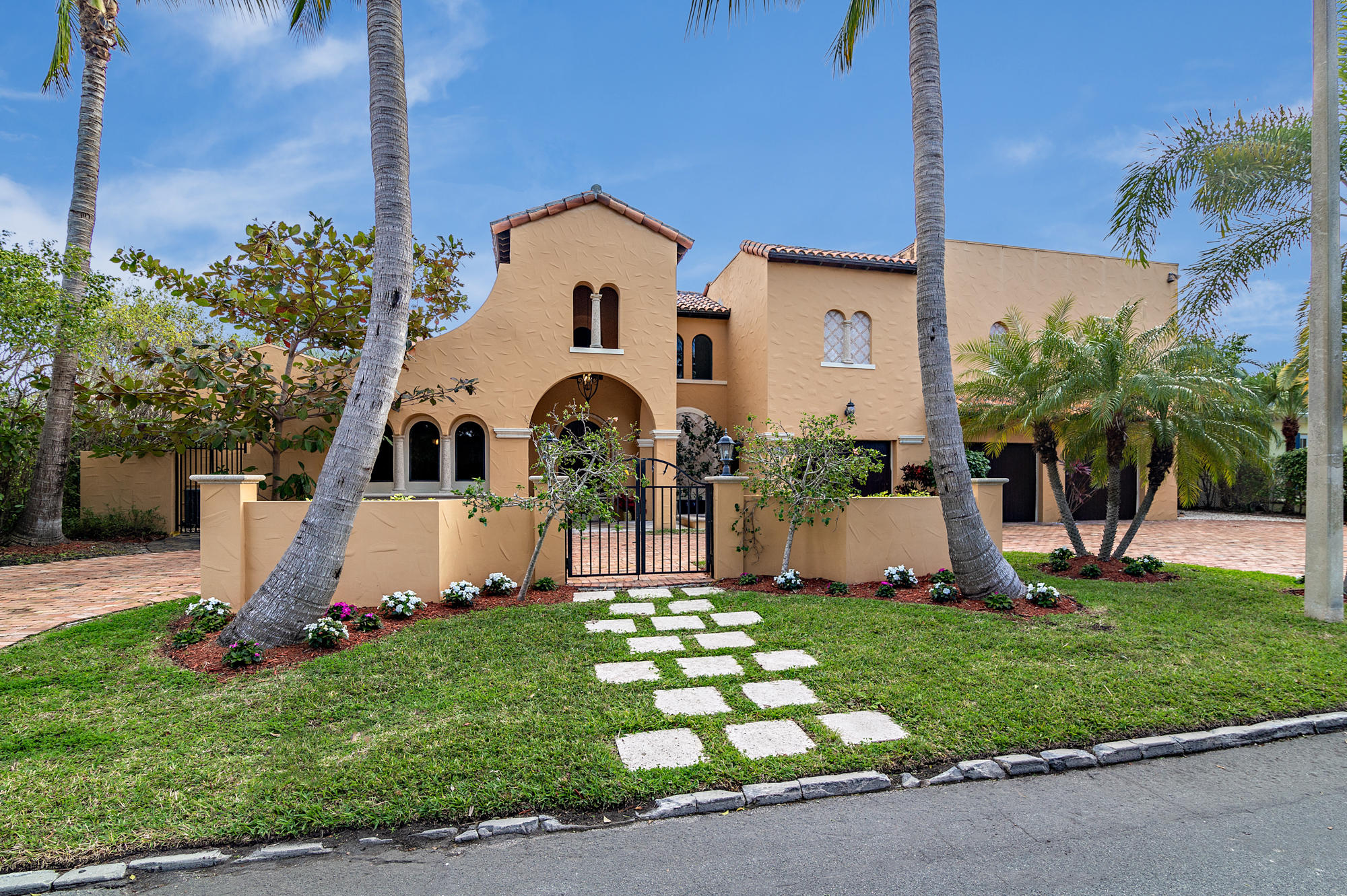 Photo 1 of 320 Murray Road, West Palm Beach, Florida, $1,300,000, Web #: 10576668