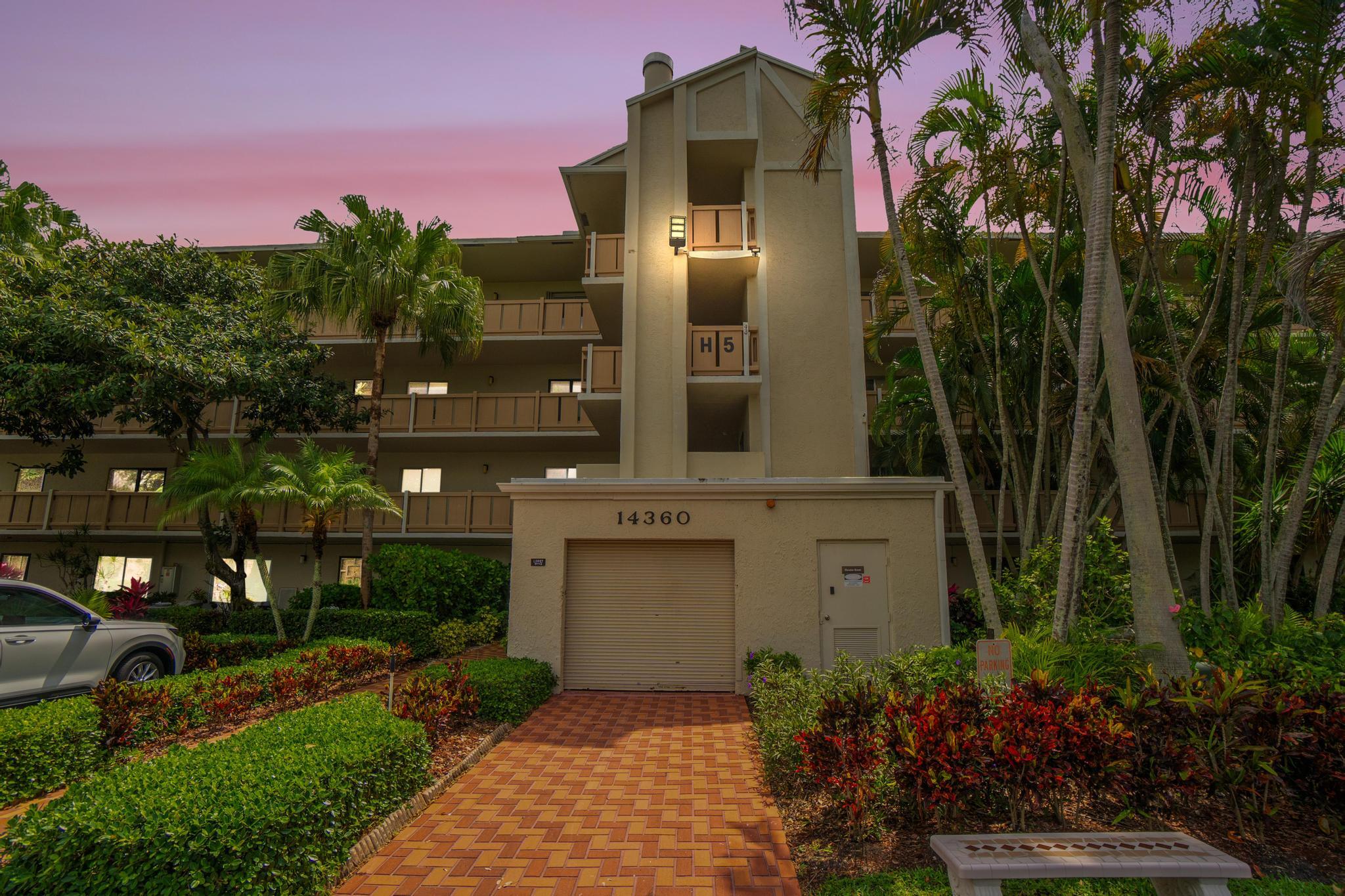 Property for Sale at 14360 Strathmore Lane 404, Delray Beach, Palm Beach County, Florida - Bedrooms: 1 
Bathrooms: 2  - $137,500