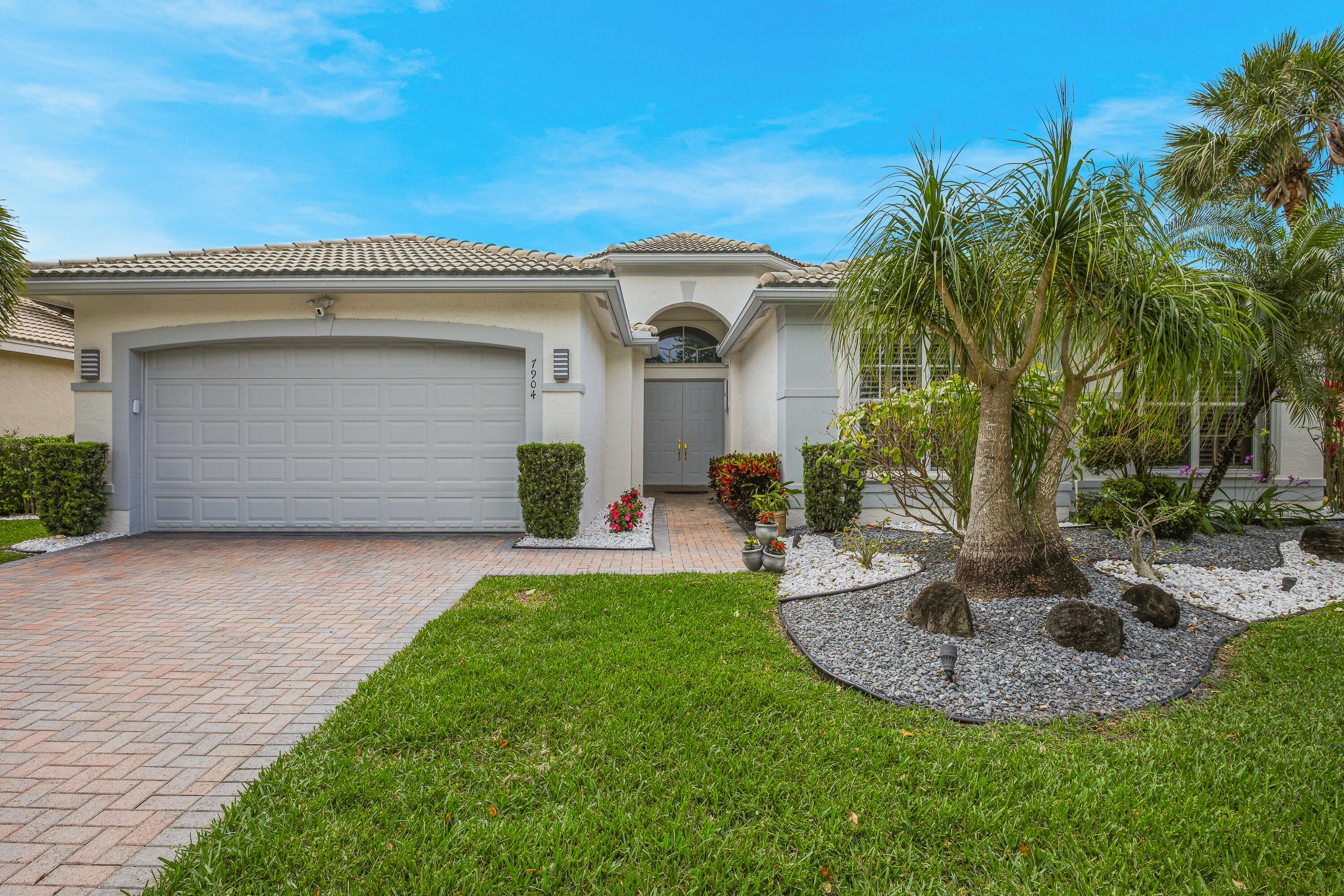 7904 Amethyst Lake Point, Lake Worth, Palm Beach County, Florida - 4 Bedrooms  
2.5 Bathrooms - 