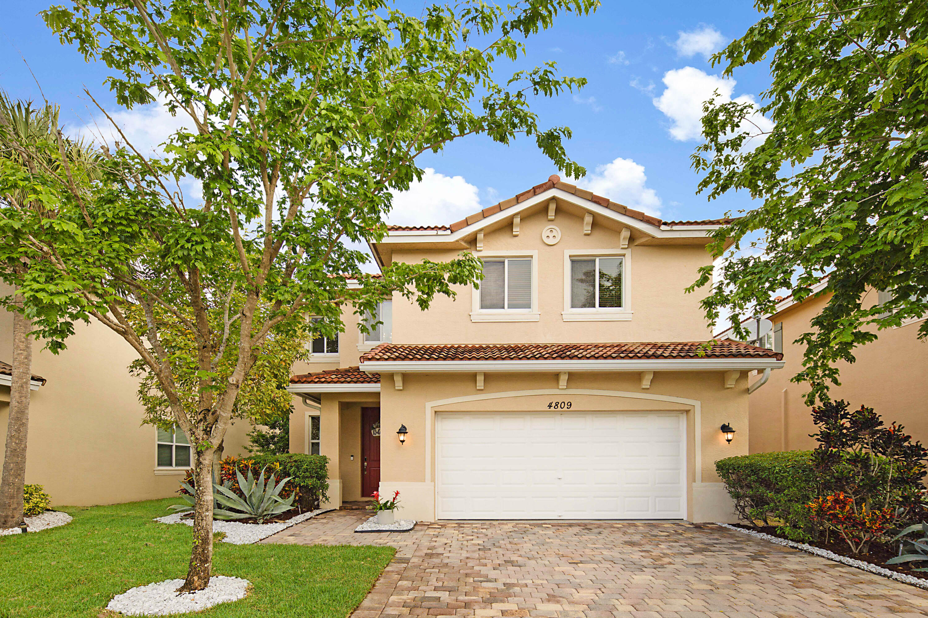 4809 Foxtail Palm Court, Greenacres, Palm Beach County, Florida - 4 Bedrooms  
2.5 Bathrooms - 