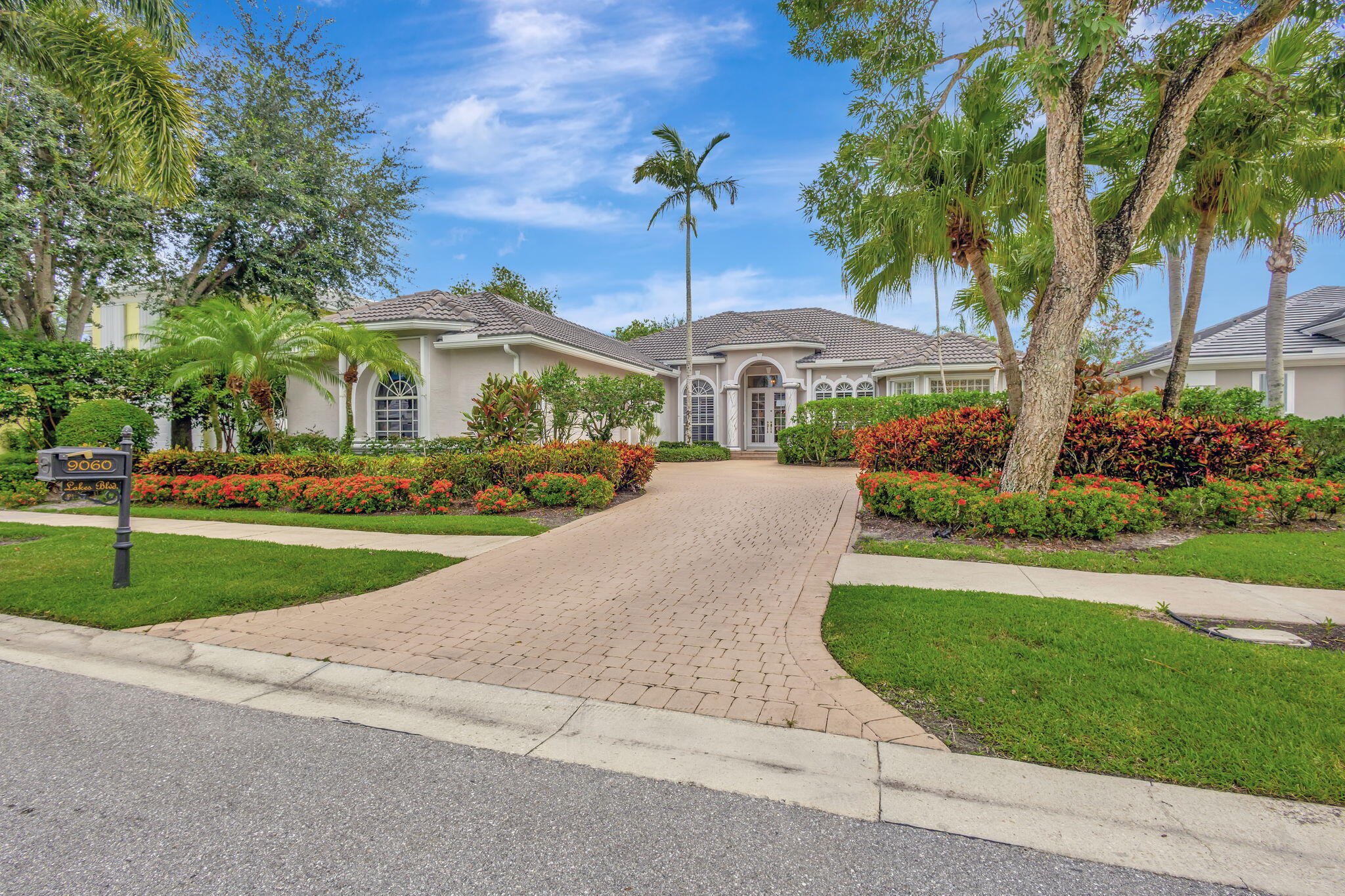 9060 Lakes Boulevard, West Palm Beach, Palm Beach County, Florida - 4 Bedrooms  
4 Bathrooms - 