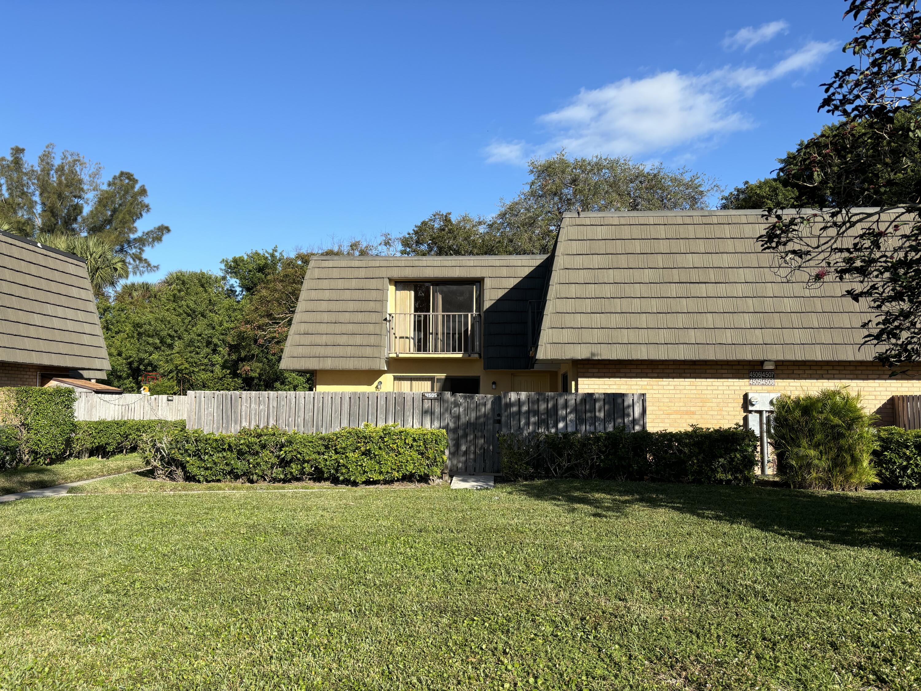 Property for Sale at 4505 45th Way, West Palm Beach, Palm Beach County, Florida - Bedrooms: 2 
Bathrooms: 2.5  - $225,000