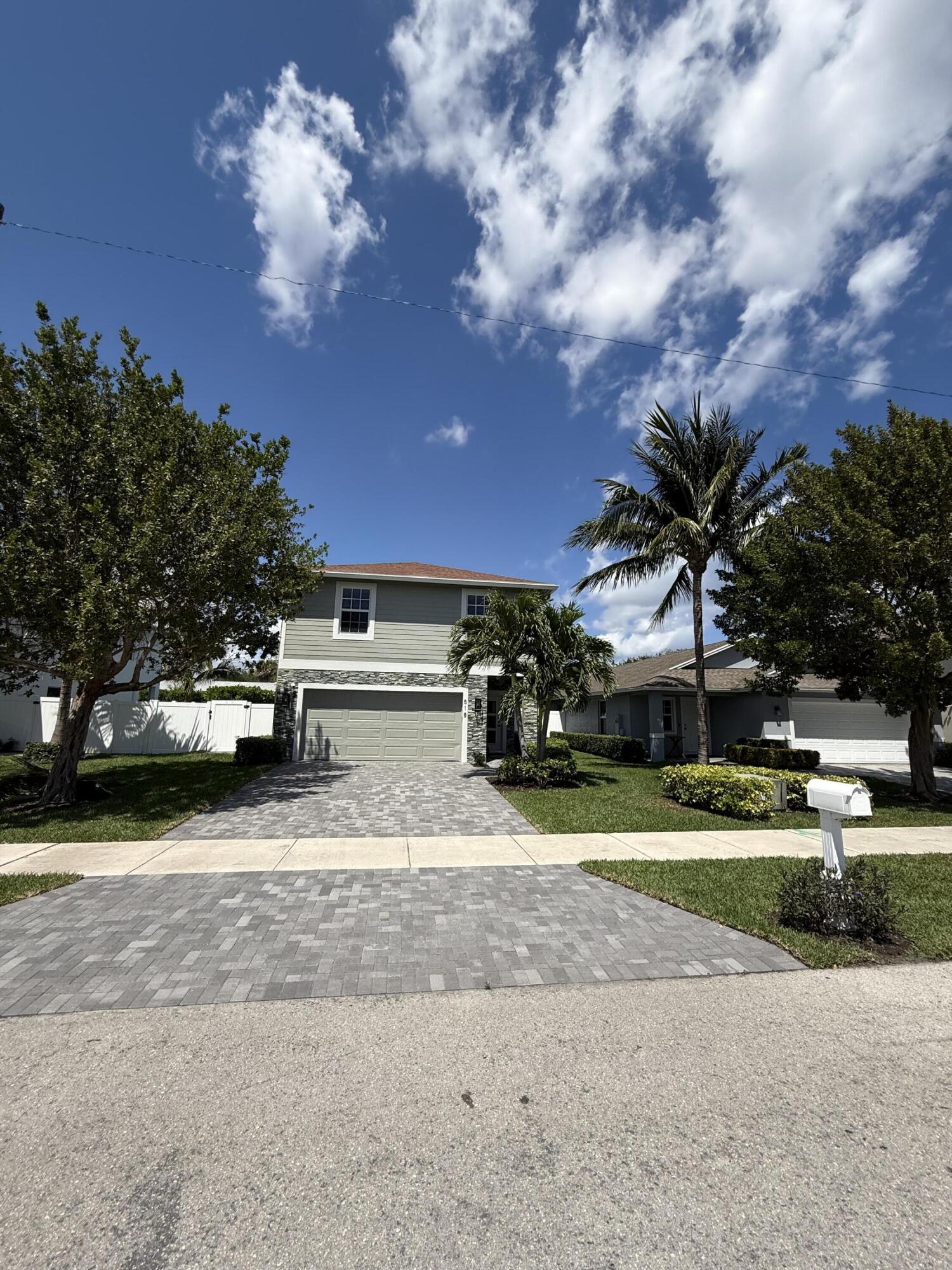518 Lucky Lane, Delray Beach, Palm Beach County, Florida - 4 Bedrooms  
2.5 Bathrooms - 