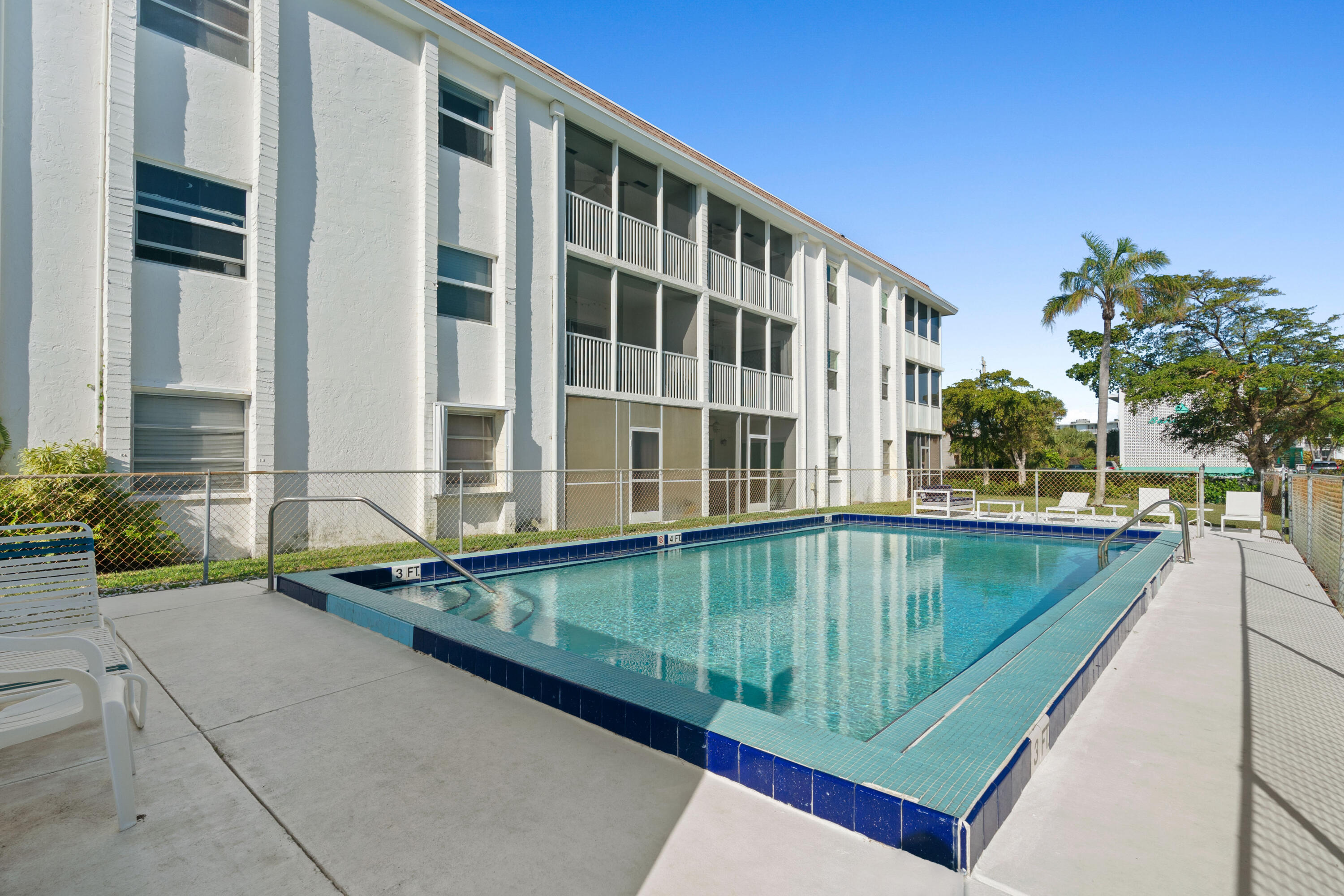 Property for Sale at 236 Castlewood Drive 301, North Palm Beach, Miami-Dade County, Florida - Bedrooms: 2 
Bathrooms: 2  - $218,000