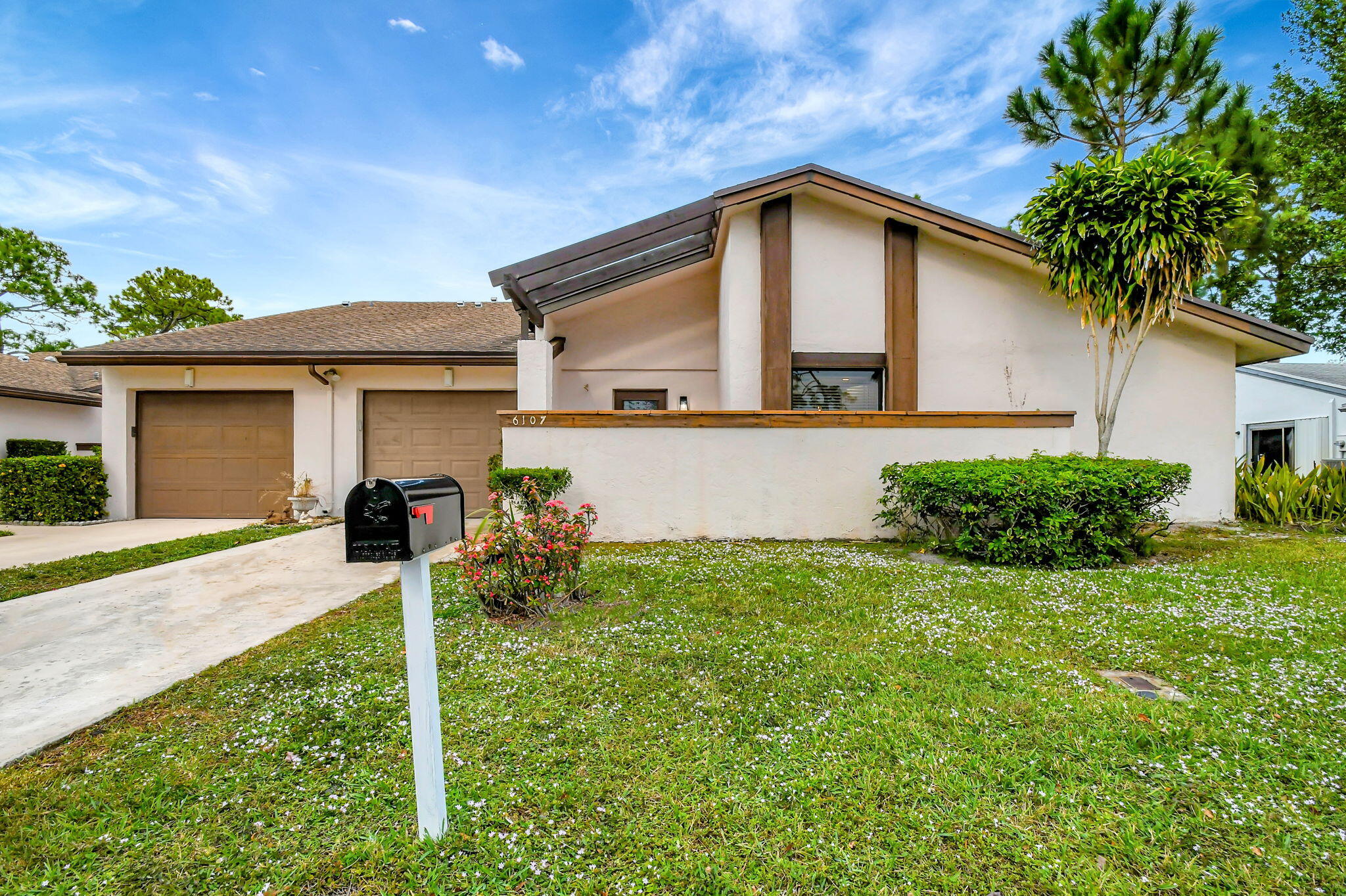 6107 Elsinore Circle, Greenacres, Palm Beach County, Florida - 2 Bedrooms  
2 Bathrooms - 