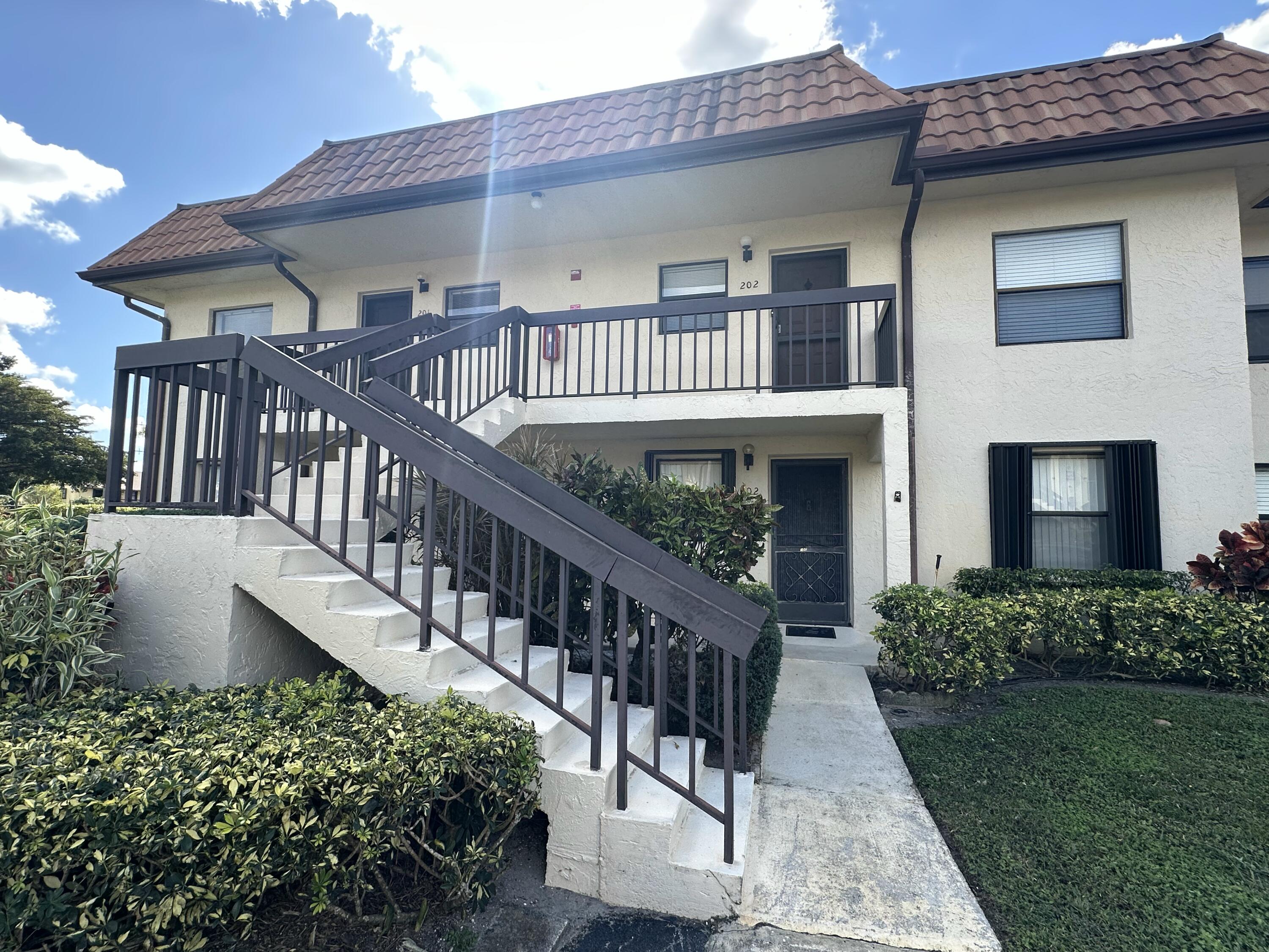 7094 Golf Colony Court 102, Lake Worth, Palm Beach County, Florida - 2 Bedrooms  
2 Bathrooms - 