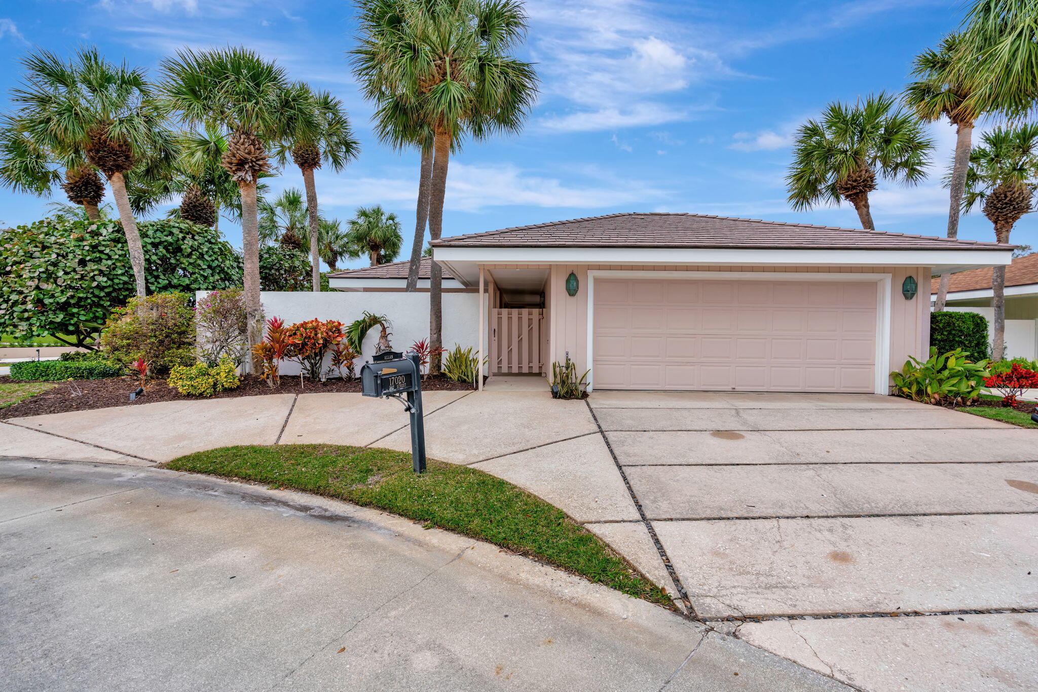 17020 Bay Street, Jupiter, Palm Beach County, Florida - 2 Bedrooms  
2 Bathrooms - 