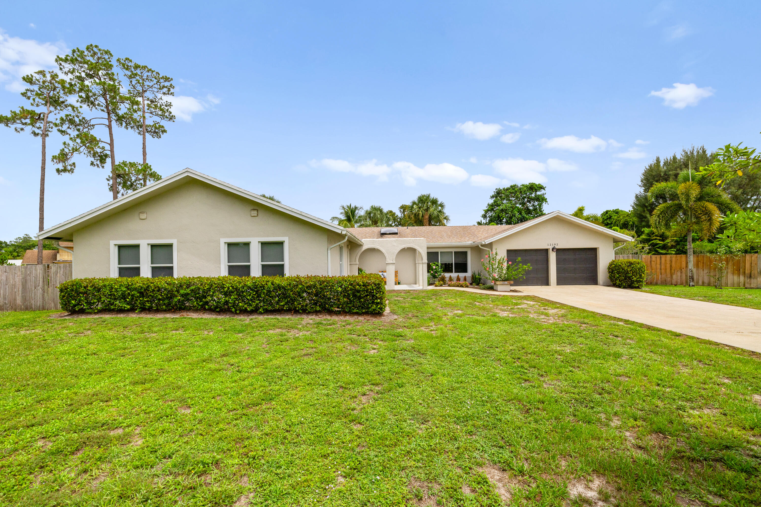 12192 Branding Iron Court, Wellington, Palm Beach County, Florida - 3 Bedrooms  
3.5 Bathrooms - 