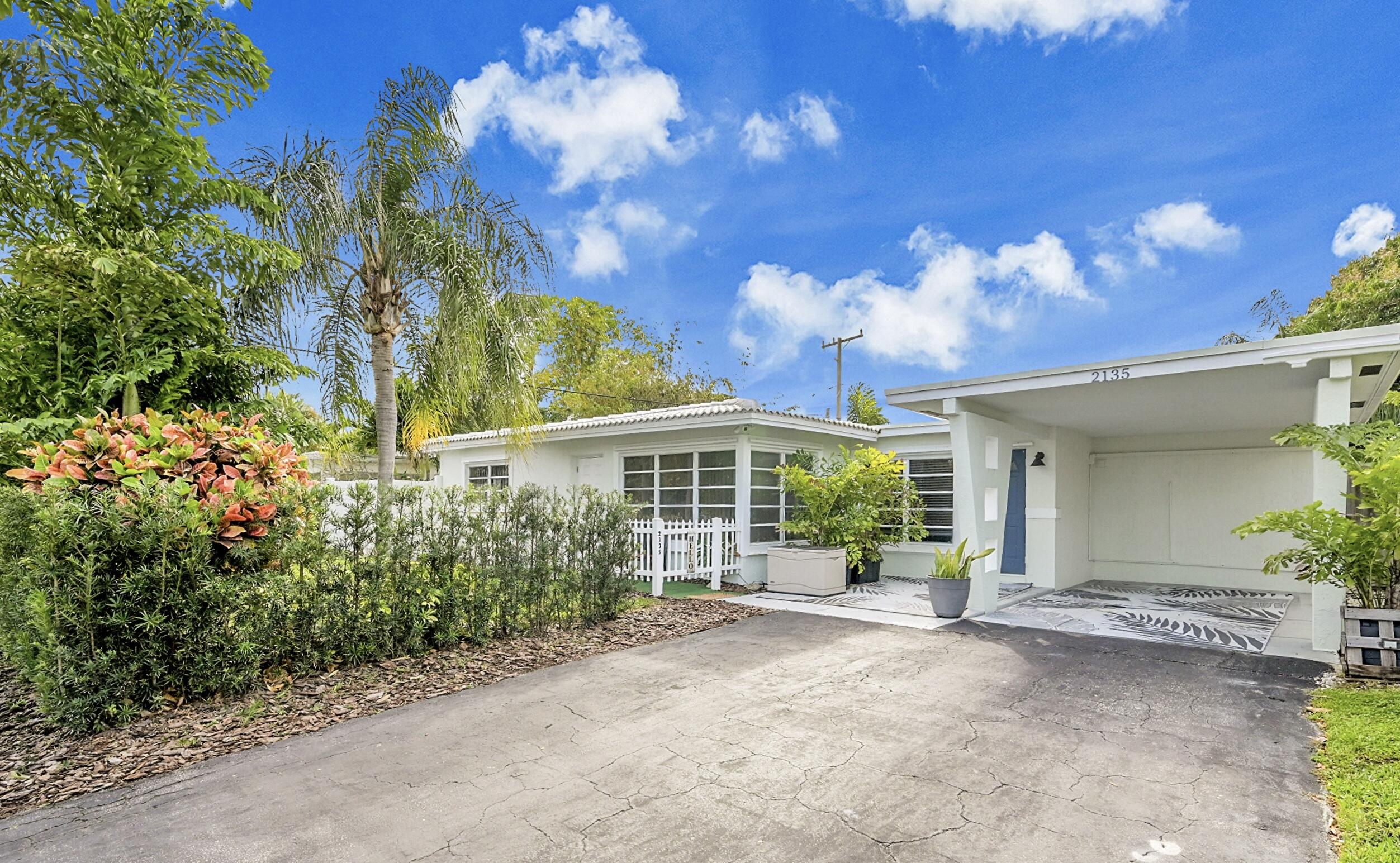 2135 Ne 4th Way, Boca Raton, Palm Beach County, Florida - 3 Bedrooms  
2 Bathrooms - 