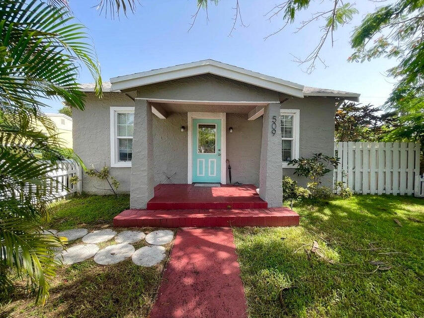 509 50th Street, West Palm Beach, Palm Beach County, Florida - 2 Bedrooms  
2.5 Bathrooms - 