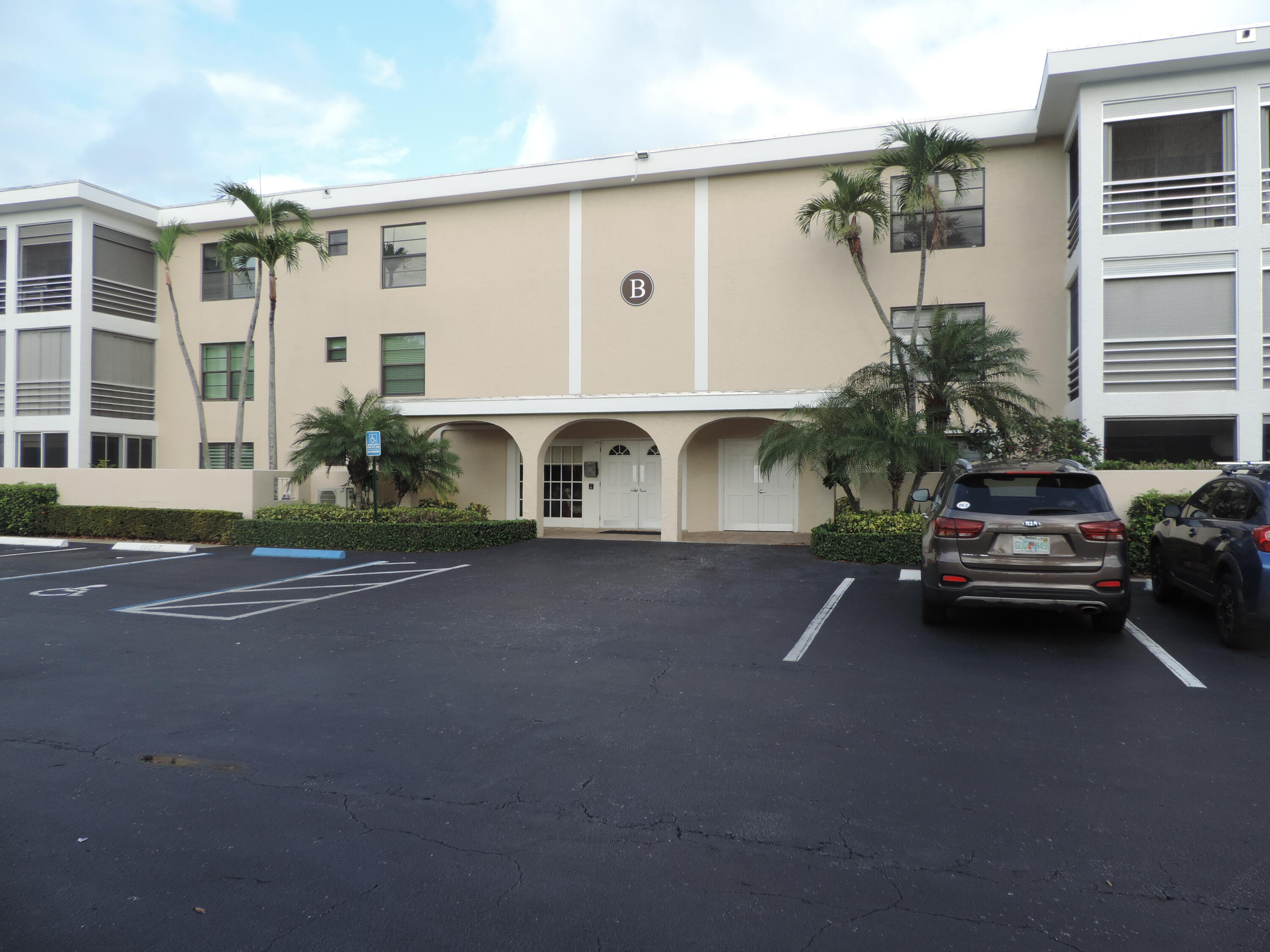 300 N Highway A1a 205B, Jupiter, Palm Beach County, Florida - 2 Bedrooms  
2 Bathrooms - 